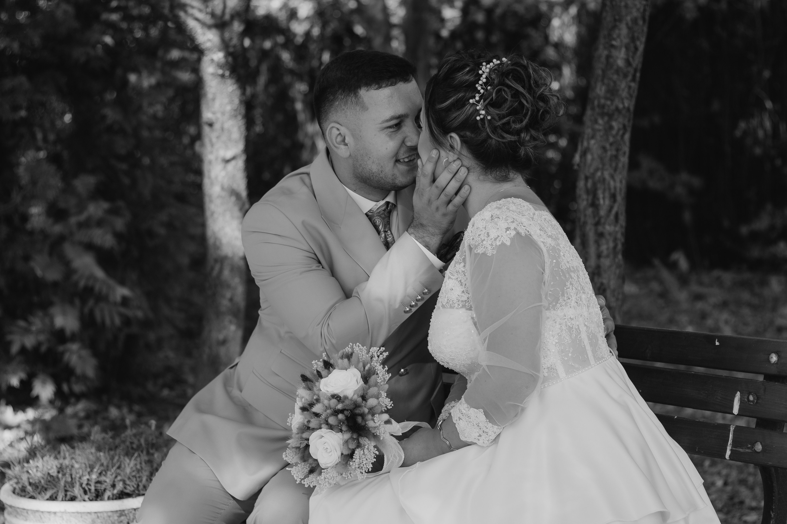 Ramona & Sebi. Fotograf si videograf — evenimente si studio