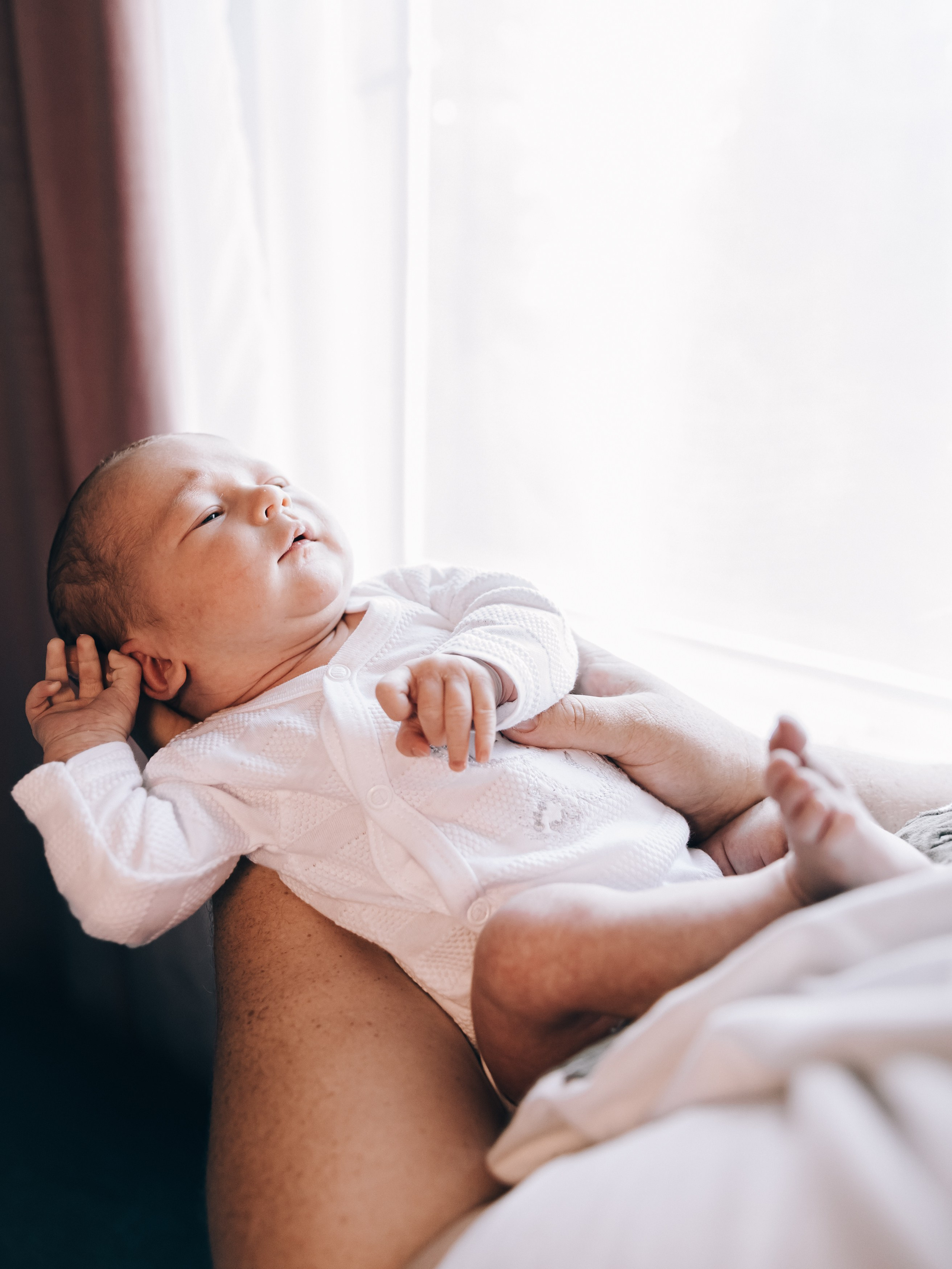 Newborn focení. Lifestyle a rodinná fotografka v Pisku Oxana Telupilova