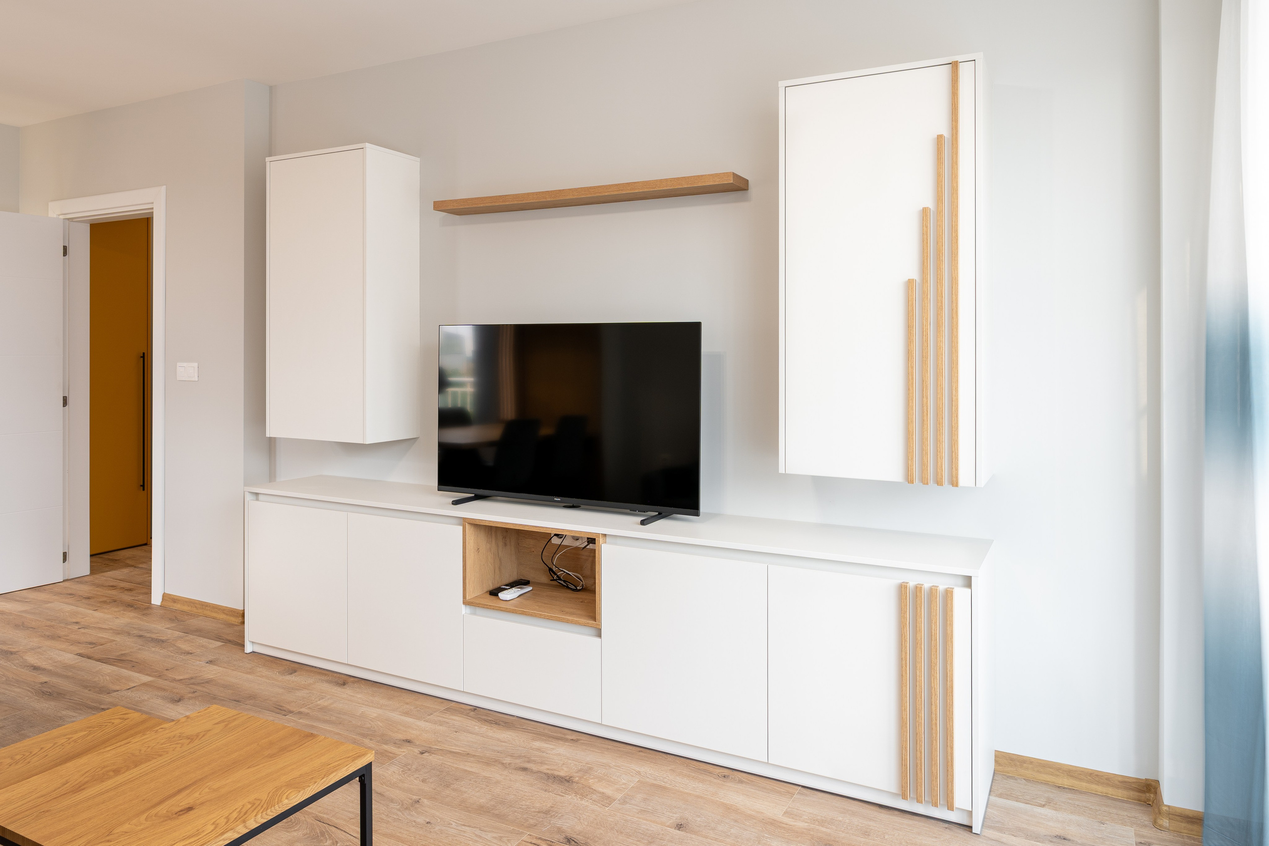 Поръчково обзавеждане на апартамент. Професионален фотограф в Пловдив и областта