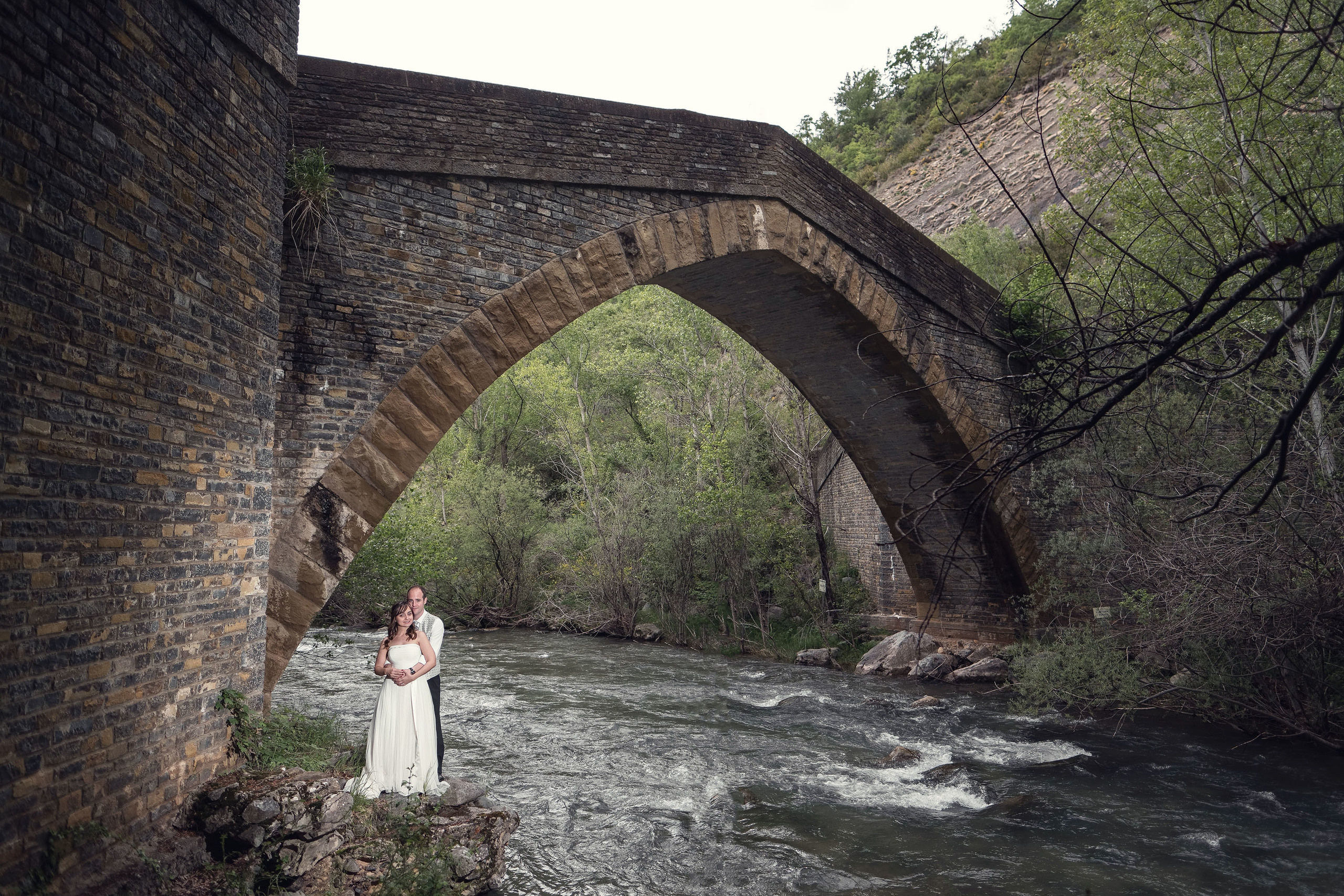 Postboda en el Monasterio de Obarra - Iglesia Santa María | Patri & Da. PIXLOVE - Fotógrafos de bodas Huesca Pirineos Zaragoza