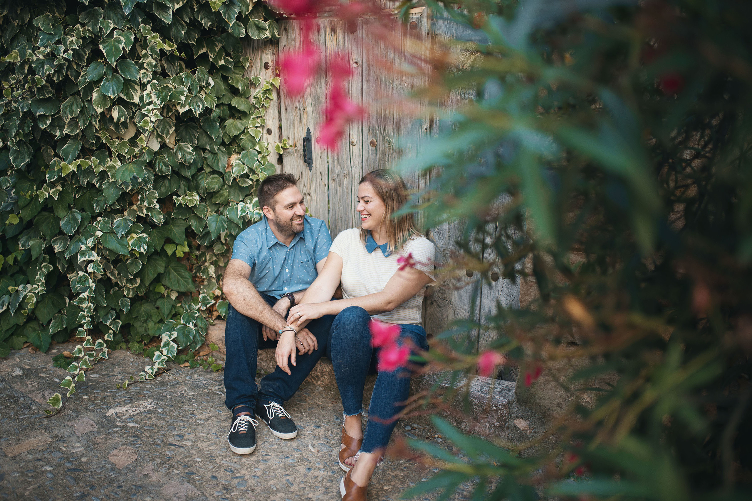Reportaje de preboda en Alquezar de Clara y Nacho, fotografos Pirineos. PIXLOVE - Fotógrafos de bodas Huesca Pirineos Zaragoza