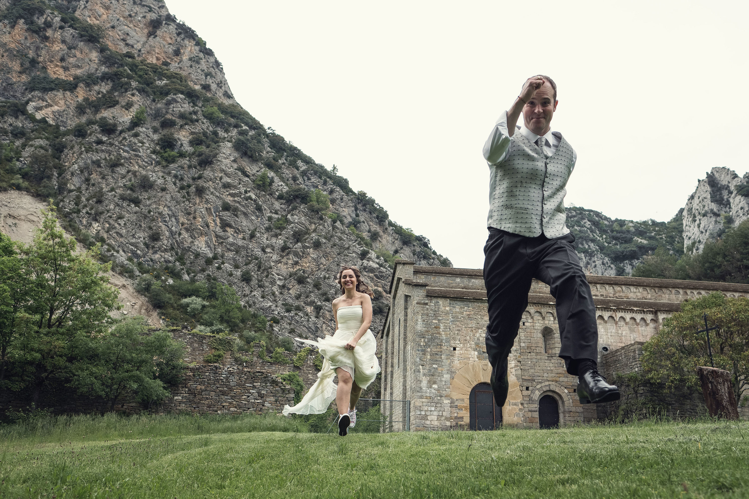 Postboda en el Monasterio de Obarra - Iglesia Santa María | Patri & Da. PIXLOVE - Fotógrafos de bodas Huesca Pirineos Zaragoza