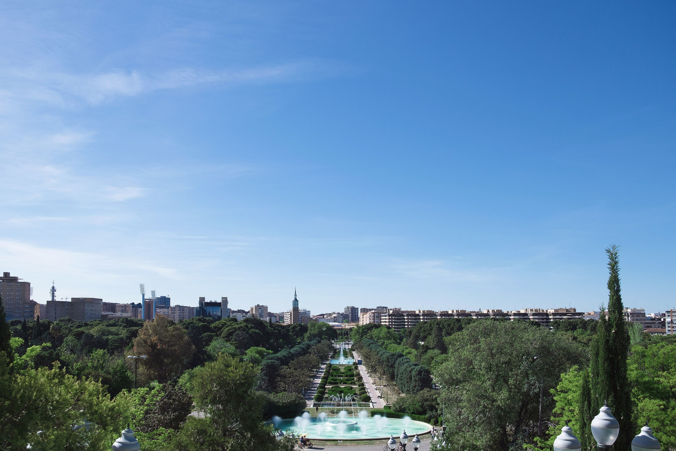 Preboda Parque Grande José Antonio Labordeta / Fotografo Zaragoza. PIXLOVE - Fotógrafos de bodas Huesca Pirineos Zaragoza