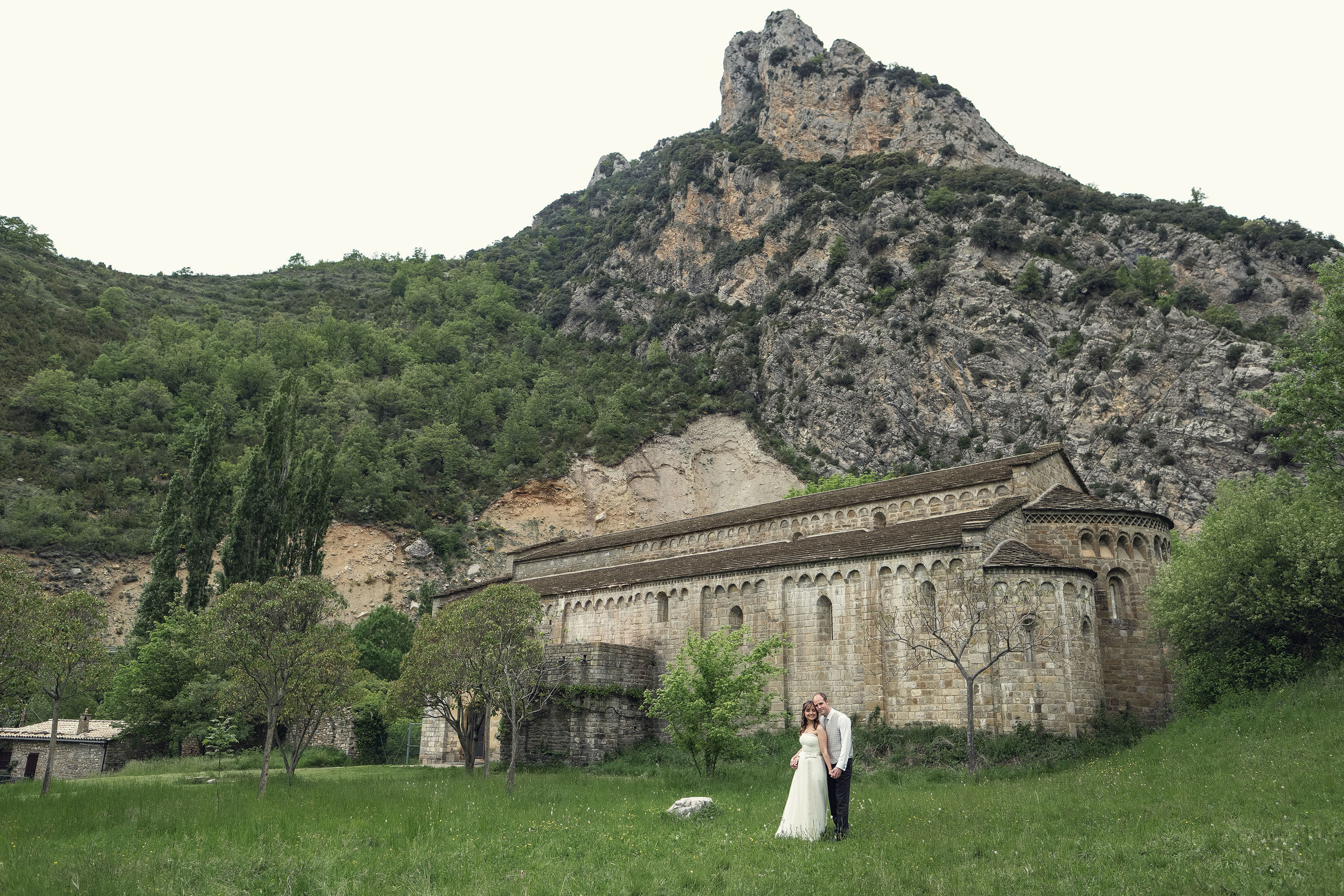 Postboda en el Monasterio de Obarra - Iglesia Santa María | Patri & Da. PIXLOVE - Fotógrafos de bodas Huesca Pirineos Zaragoza
