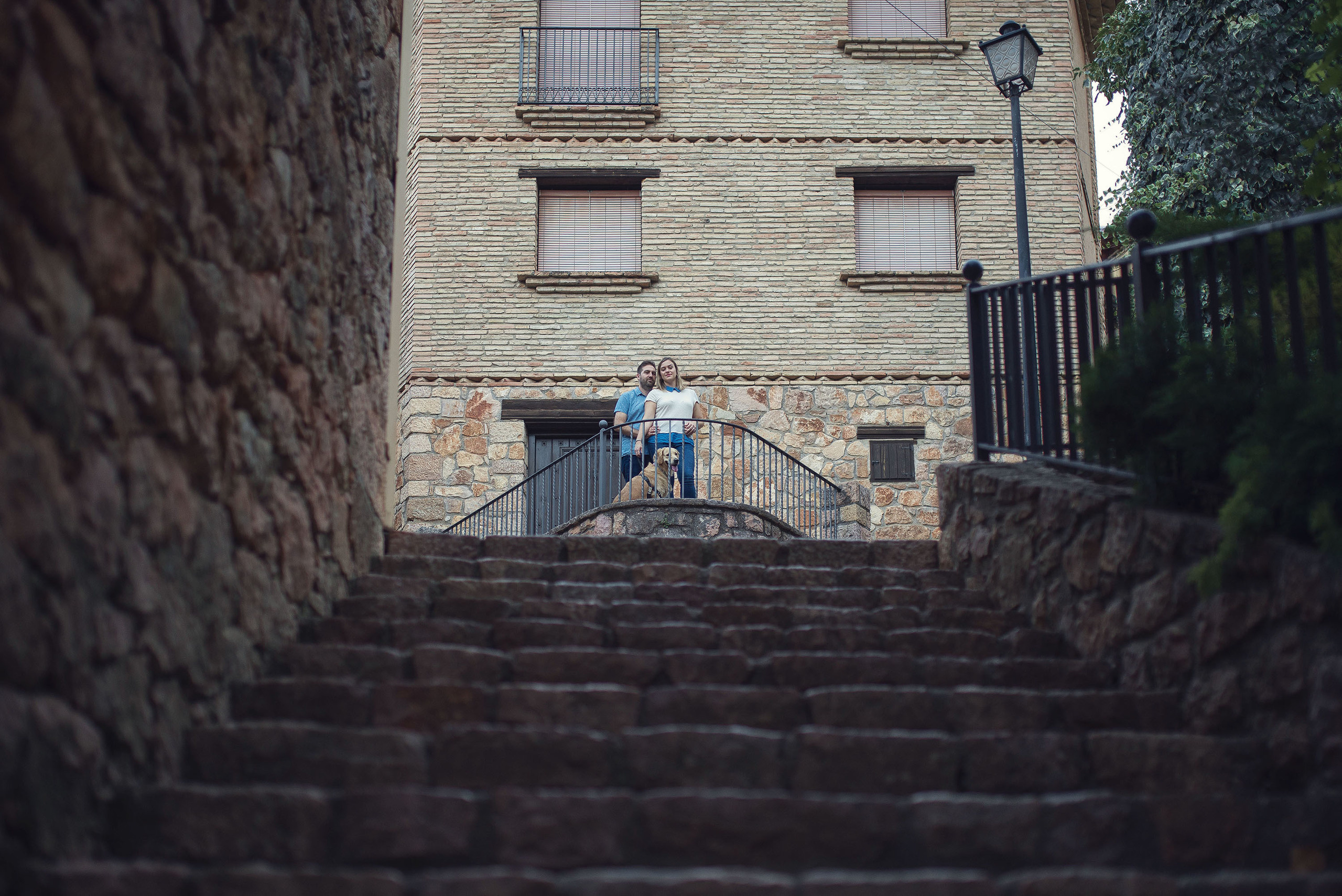 Reportaje de preboda en Alquezar de Clara y Nacho, fotografos Pirineos. PIXLOVE - Fotógrafos de bodas Huesca Pirineos Zaragoza