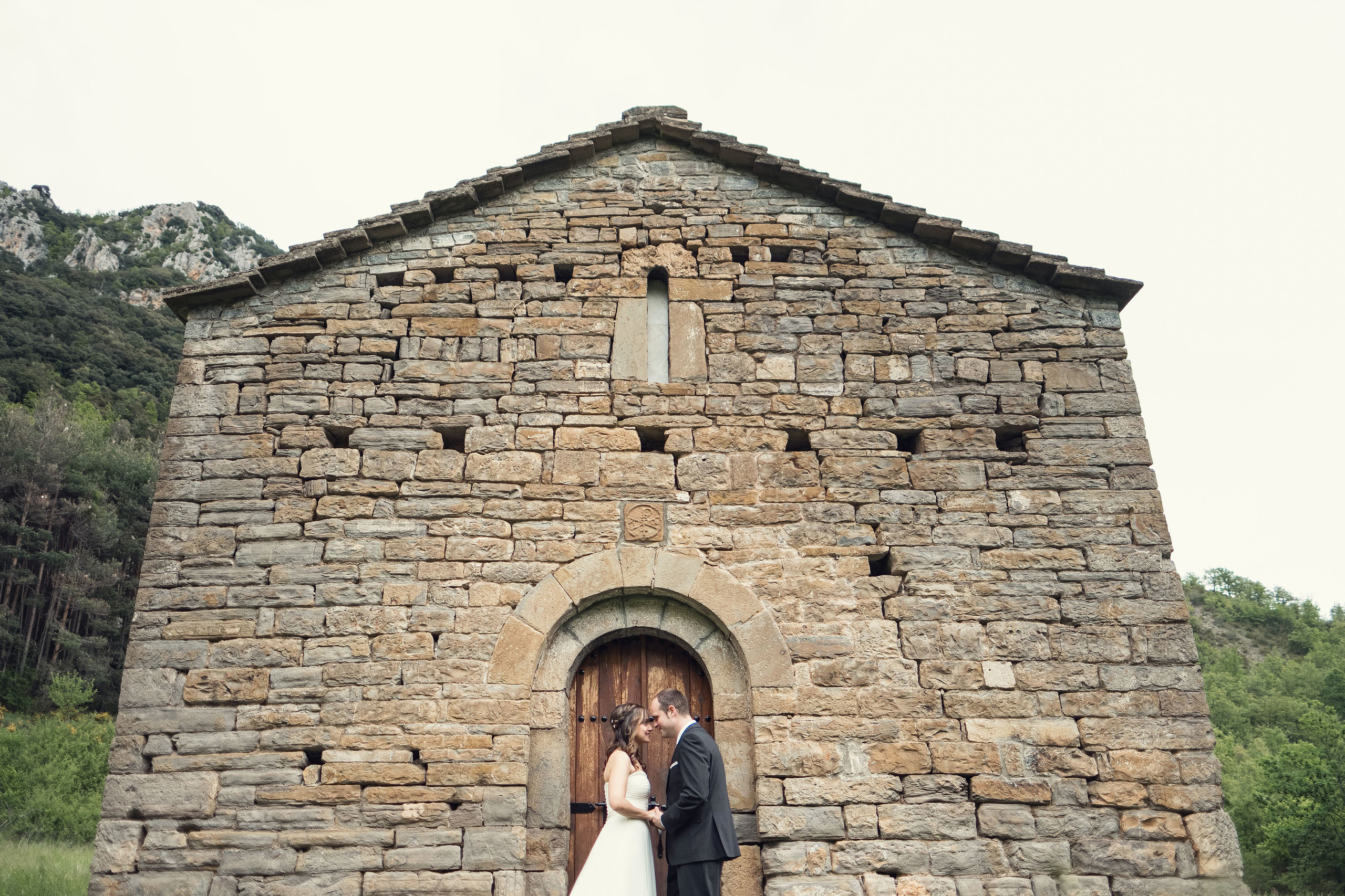 Postboda en el Monasterio de Obarra - Iglesia Santa María | Patri & Da. PIXLOVE - Fotógrafos de bodas Huesca Pirineos Zaragoza