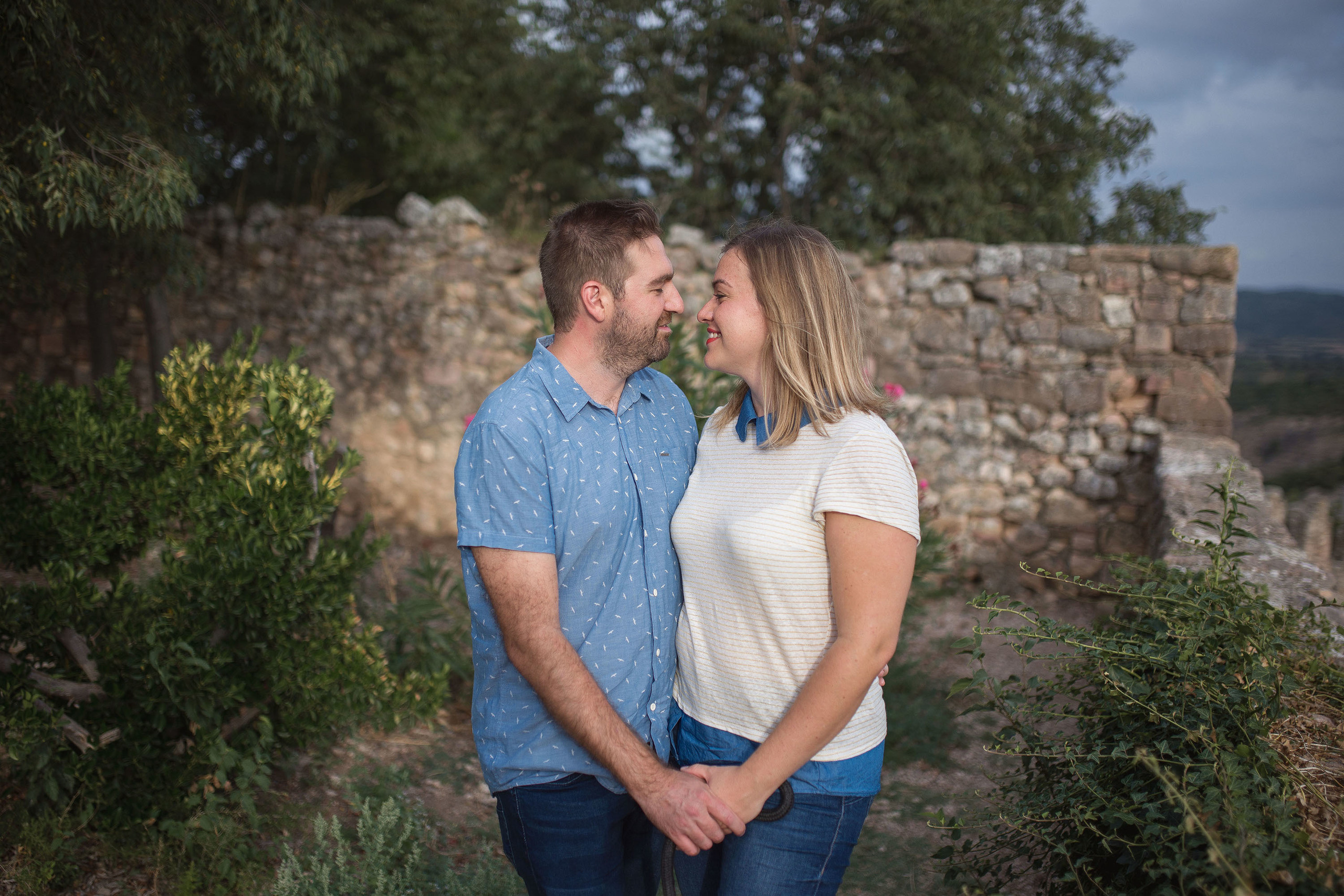 Reportaje de preboda en Alquezar de Clara y Nacho, fotografos Pirineos. PIXLOVE - Fotógrafos de bodas Huesca Pirineos Zaragoza