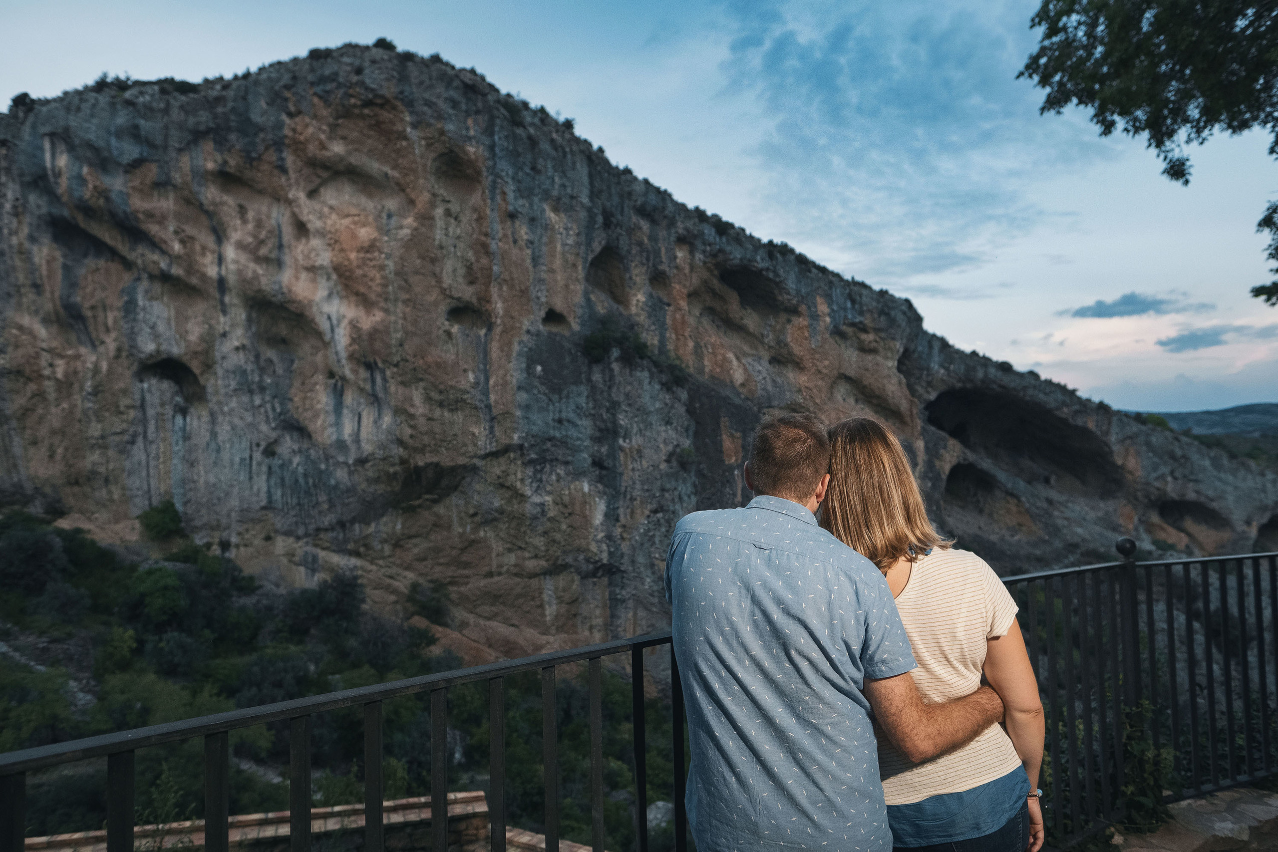 Reportaje de preboda en Alquezar de Clara y Nacho, fotografos Pirineos. PIXLOVE - Fotógrafos de bodas Huesca Pirineos Zaragoza