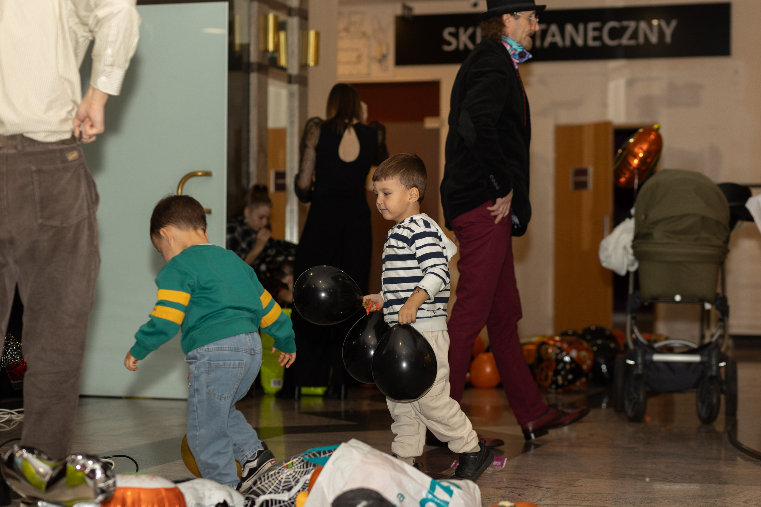 Leo dance studio Helloween 2025. Семейный и детский фотограф в Варшаве Мила Бобровская