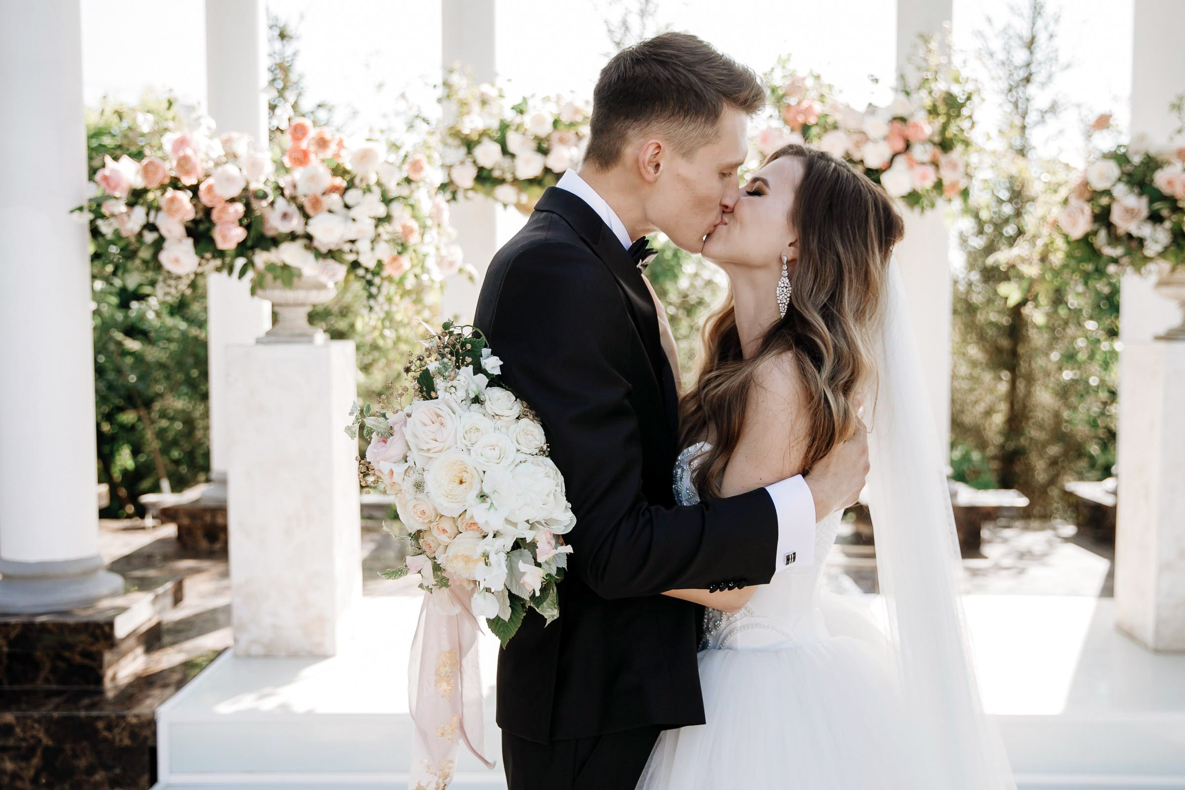 Couple’s ceremony first kiss, by Tanya Bodgan, international wedding photography.