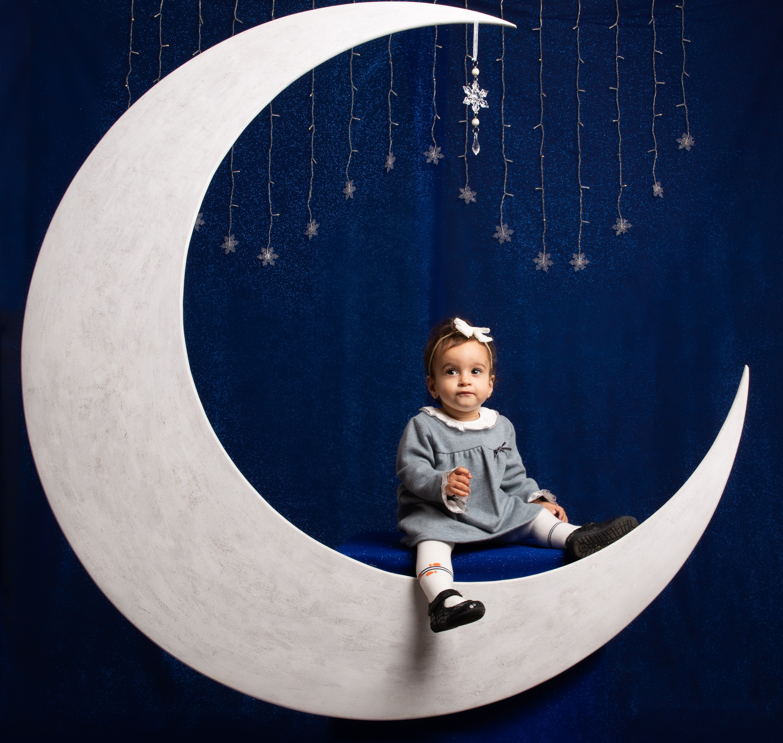 Navidad 2022. Alba con niños. Фотограф в Матаро, Барселона. Евгения Шихина