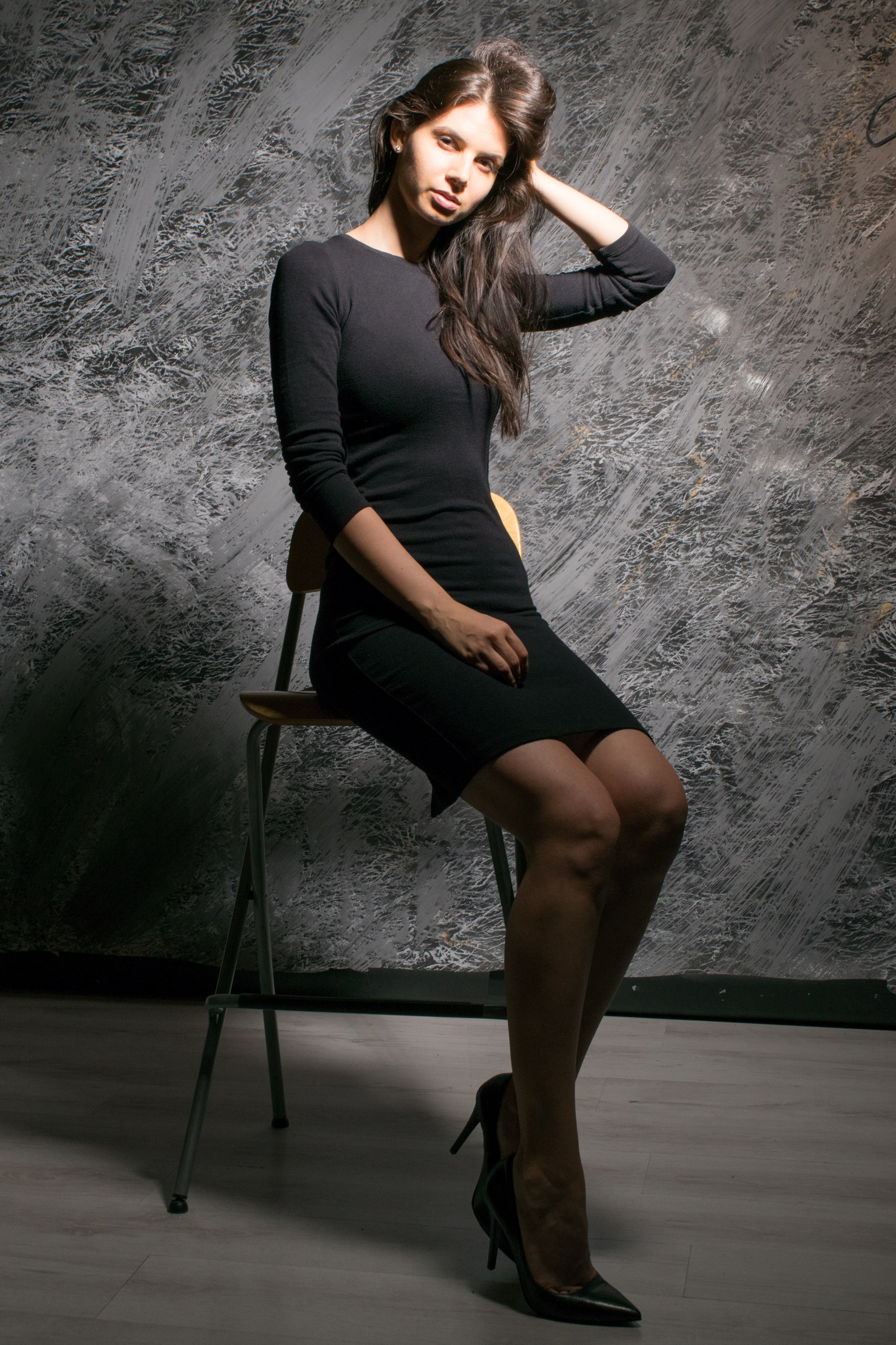 Sedinta foto studio, fotograf de portret, fotografii fashion, fotograf model, fotografii rochie neagra, fotografie profesionala de studio