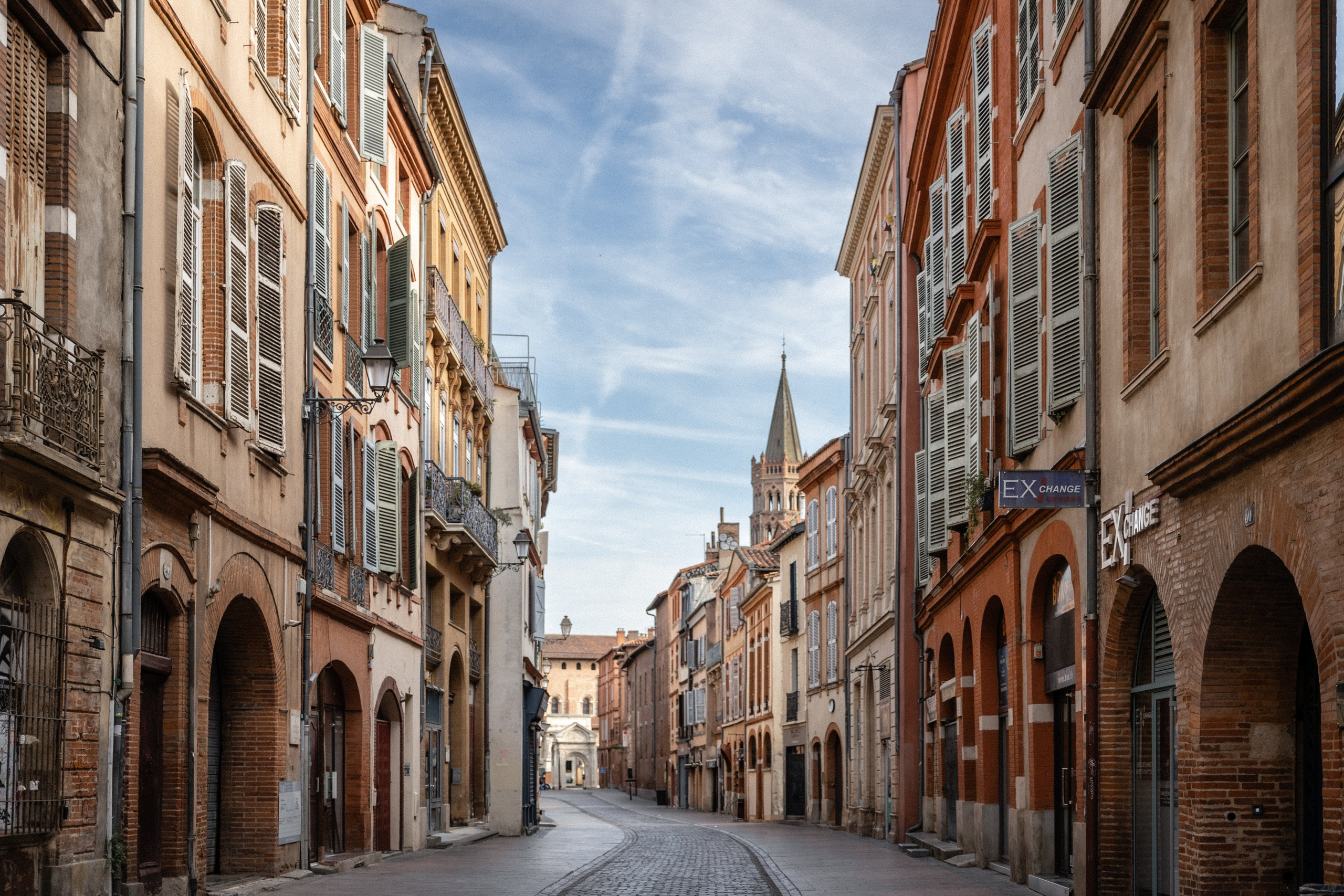 Engagement love Story in Toulouse. Eugénie Smirnova — Photographe à Toulouse et dans le Sud-Ouest