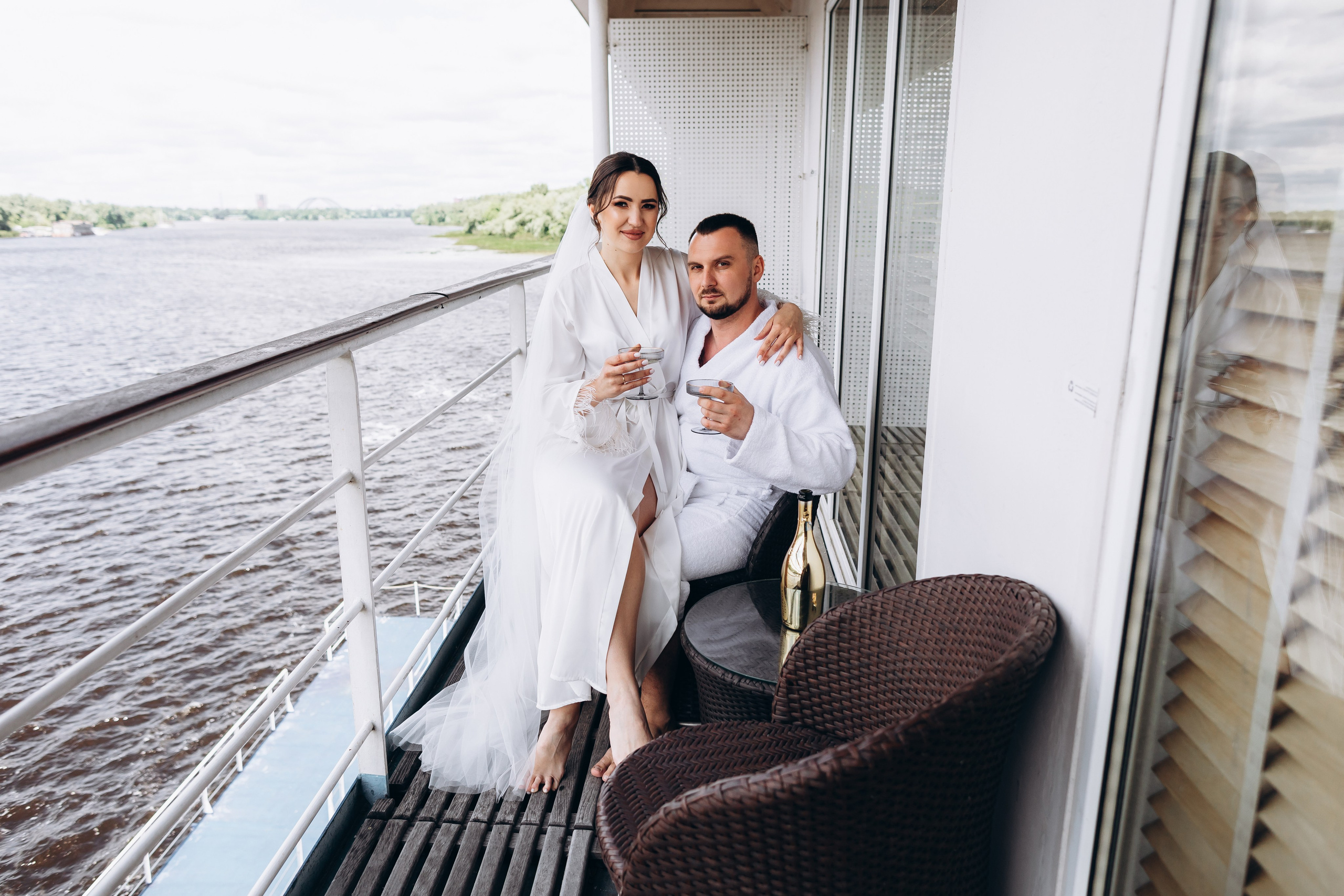 White Wedding. Wedding and Family Photograph