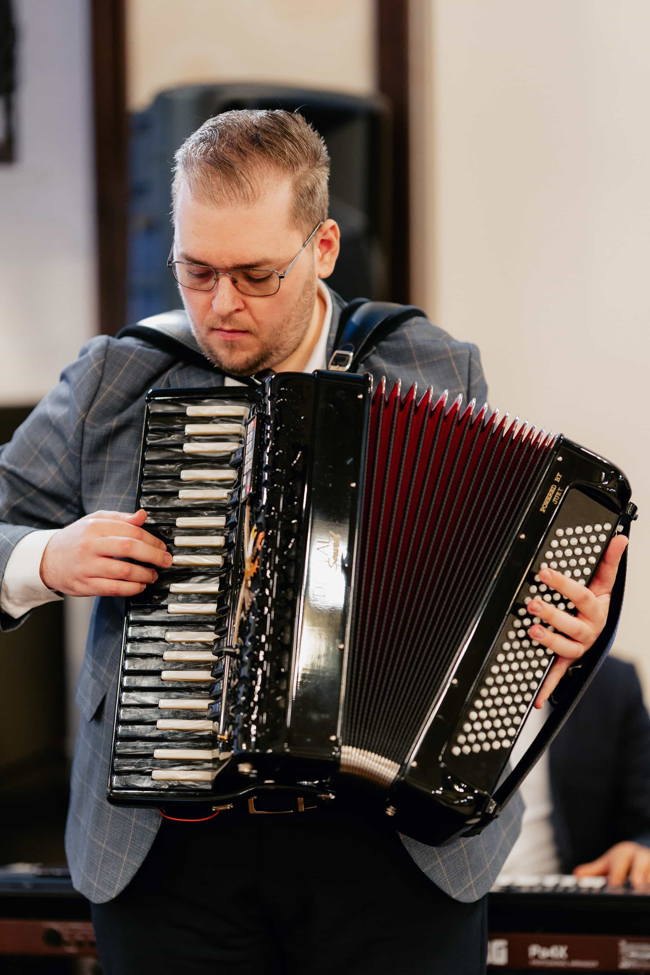 Stefanel & Elena. MovieFrames.ro