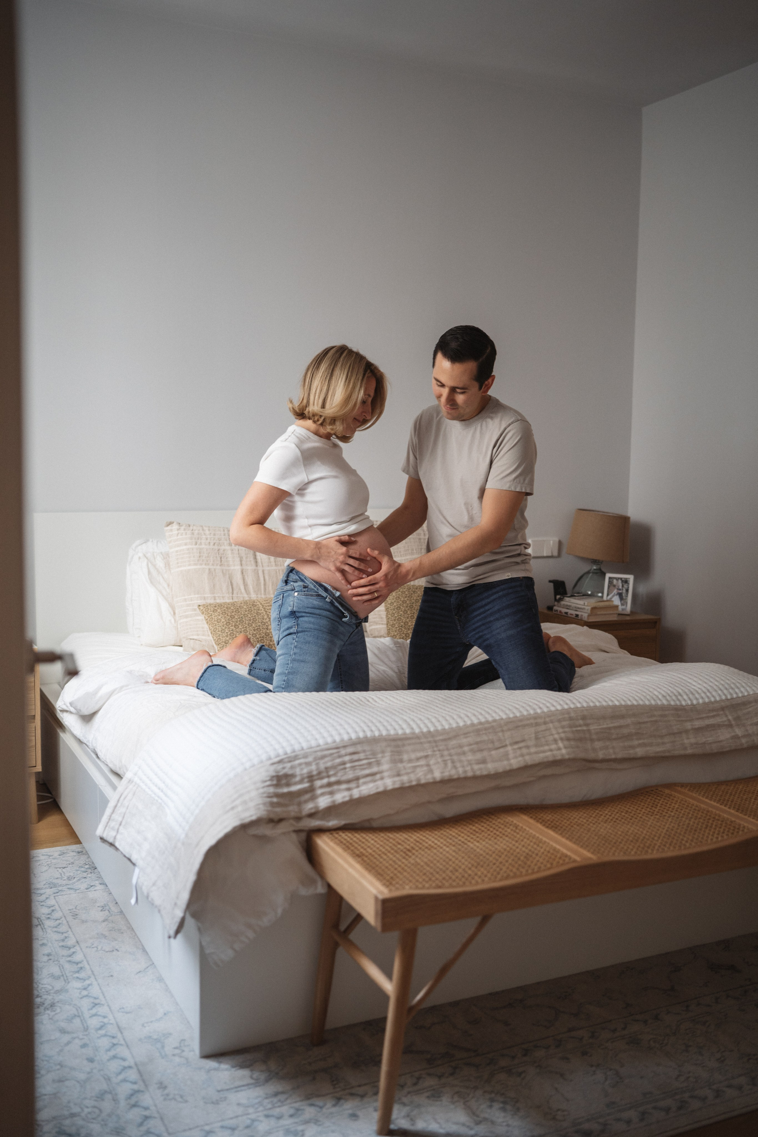 Pregnancy and family portrait photographer. maternity photoshoot. Photographer in Madrid, Spain. Alyona Belyaninova