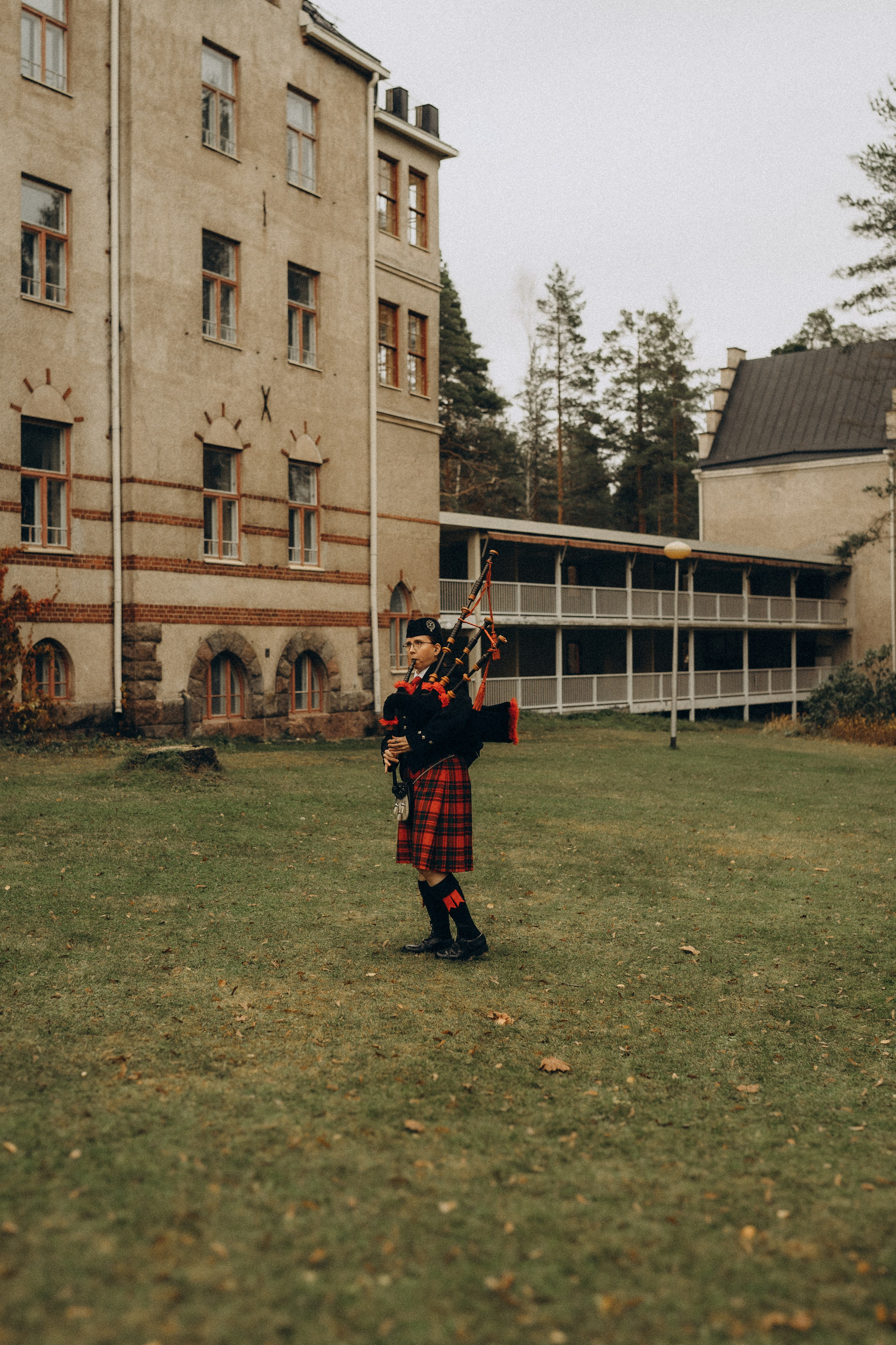 Venla & Kerr. Wedding and portrait photographer in Helsinki Vickan O