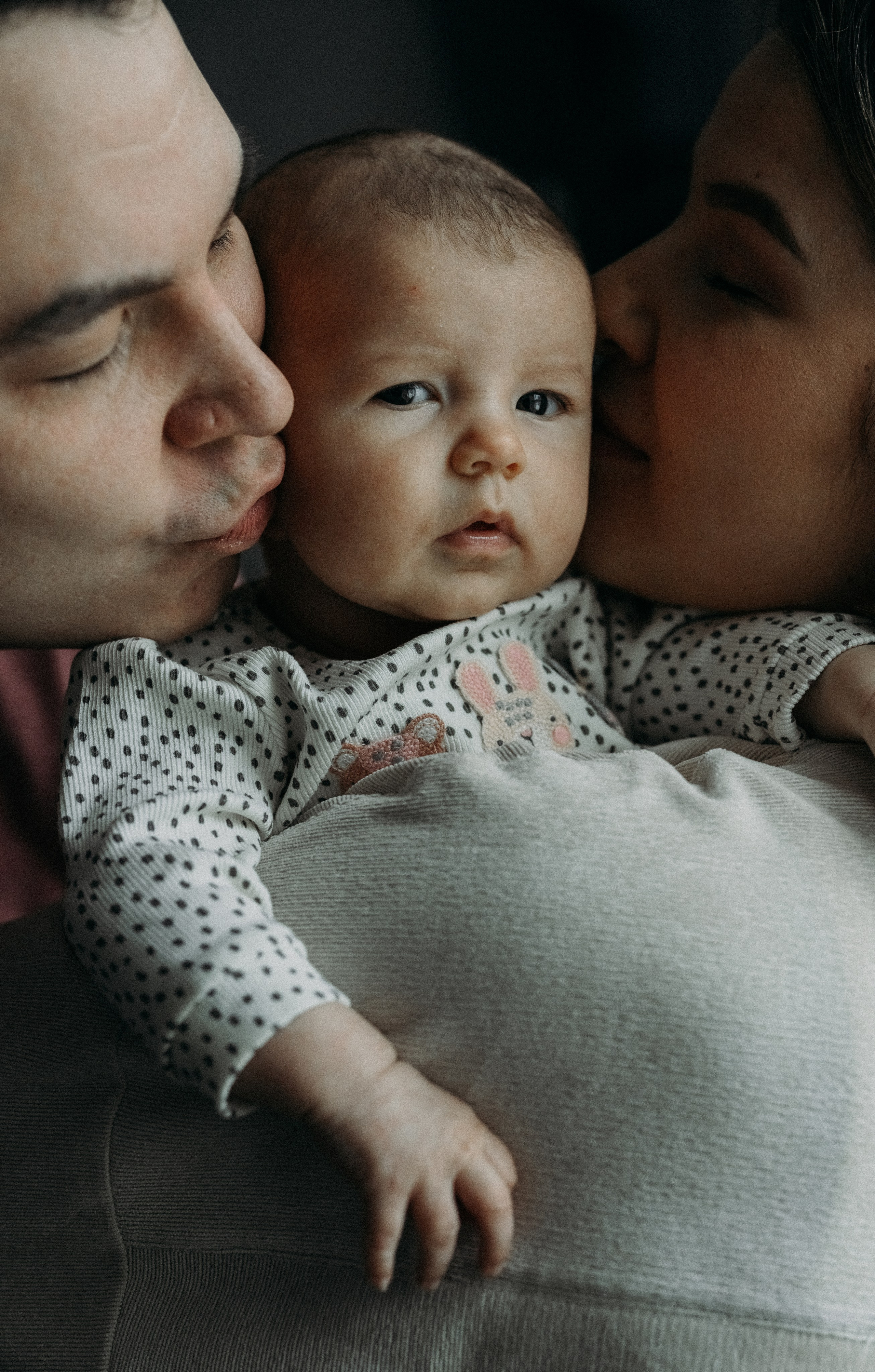 Family, bnw, photoshoot. Wedding and portrait photographer in Helsinki Vickan O