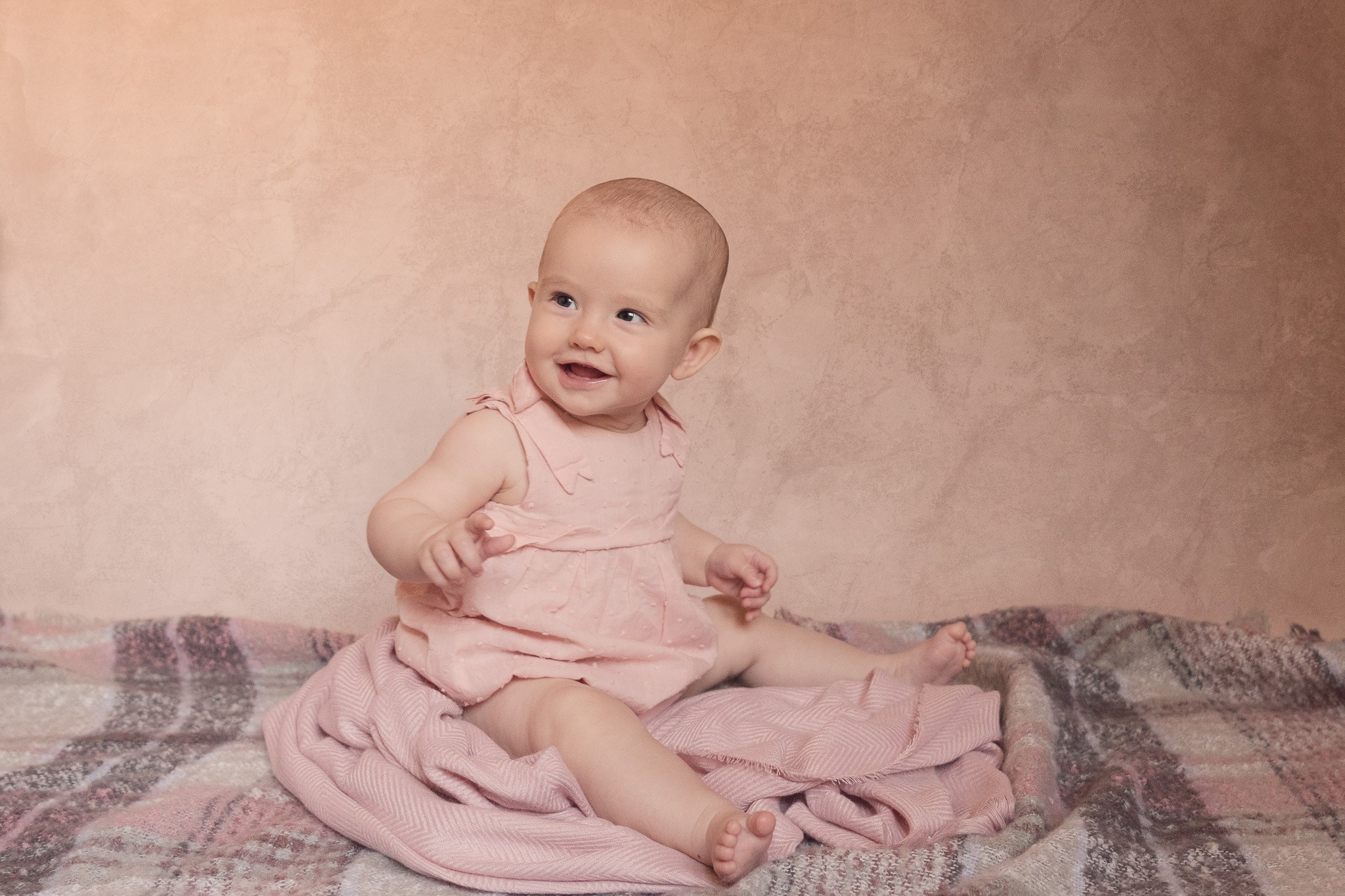 Emmi 6 Months. Maternity Newborn and Family photographer Hamburg Claire Hambley