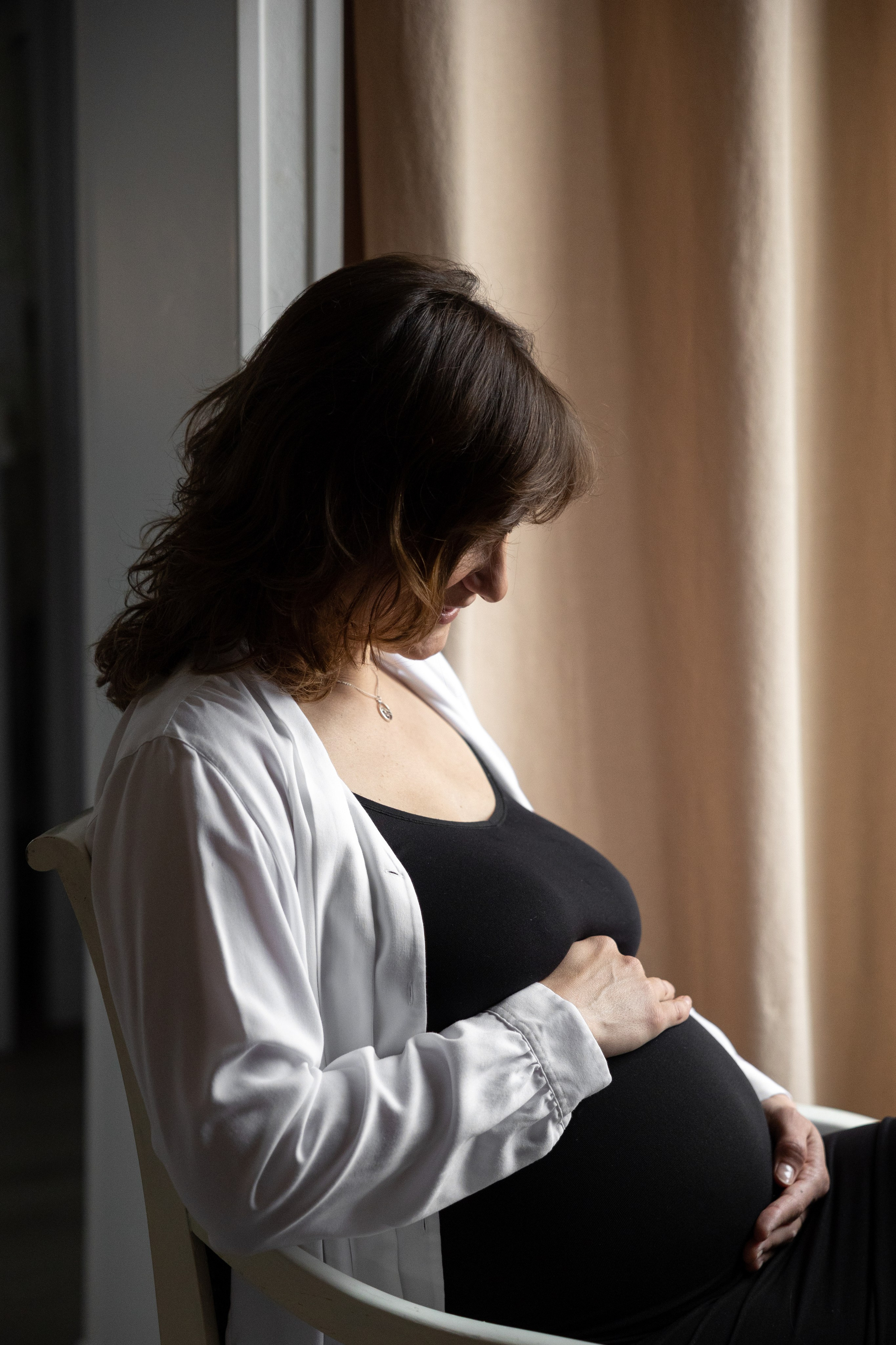 Maternity and newborn photo sessions. Eugenie Smirnova — wedding, corporate and lifestyle photographer in Toulouse and Southwest France