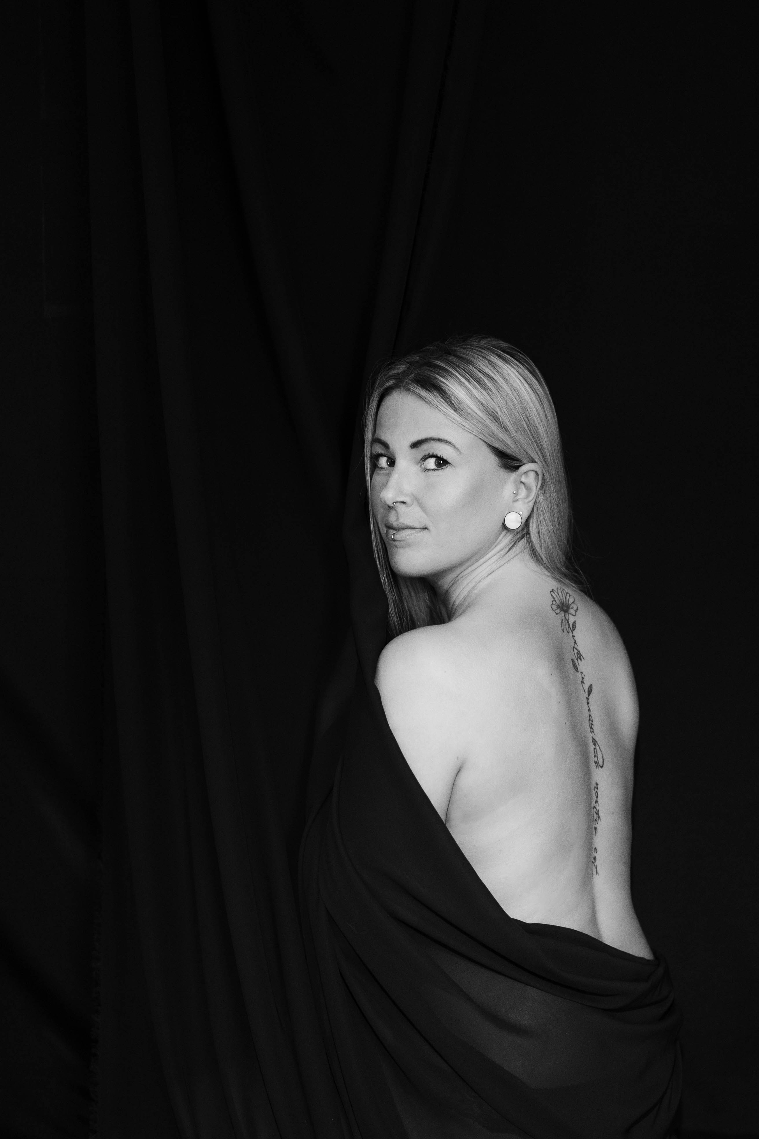 Bílá na černém. Fotograf Teplice // Alexandra Ribola