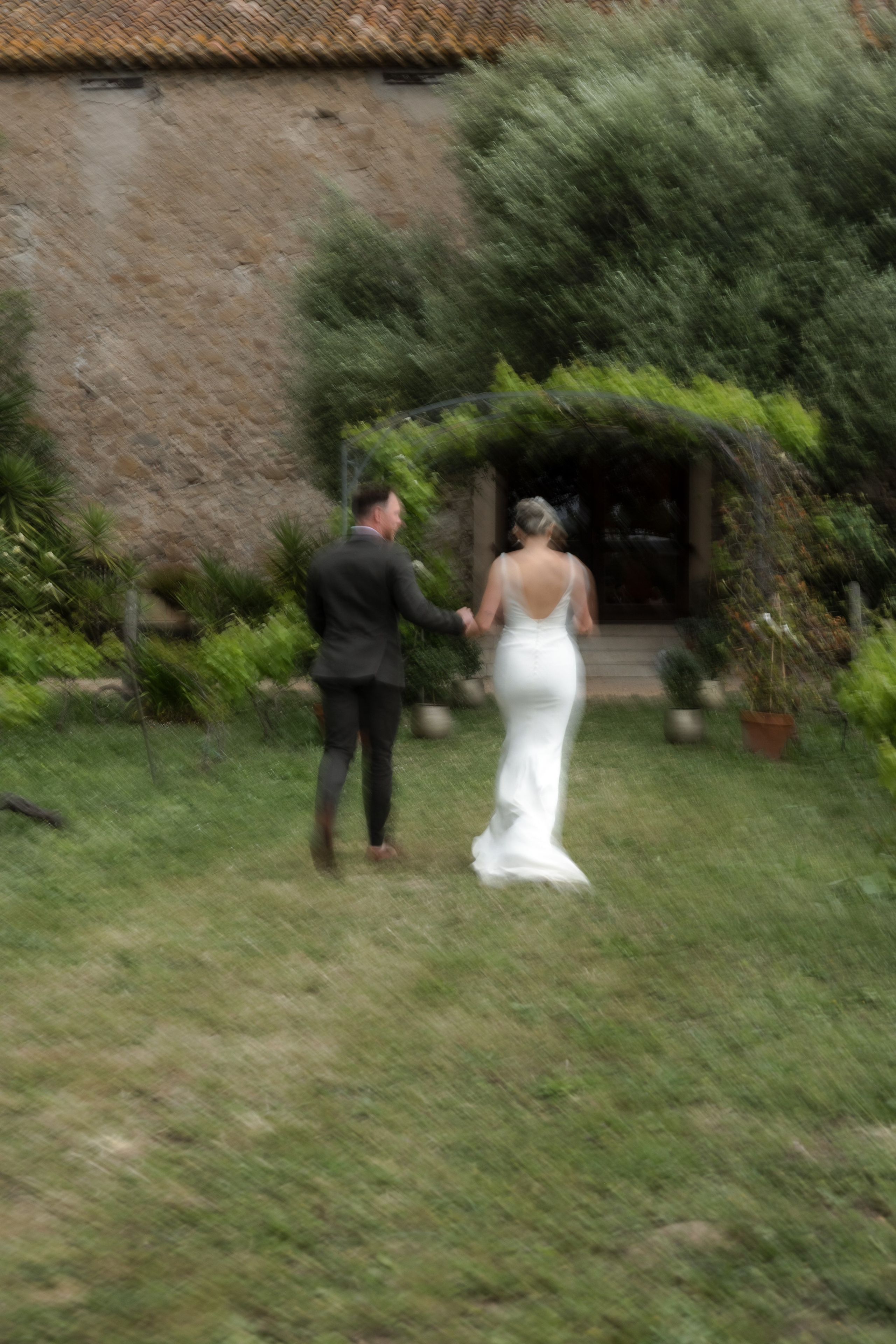 Свадьба в Château Du Puits Es Pratx — яркий день на юге Франции. Евгения Смирнова — фотограф в Тулузе и юго-западной Франции