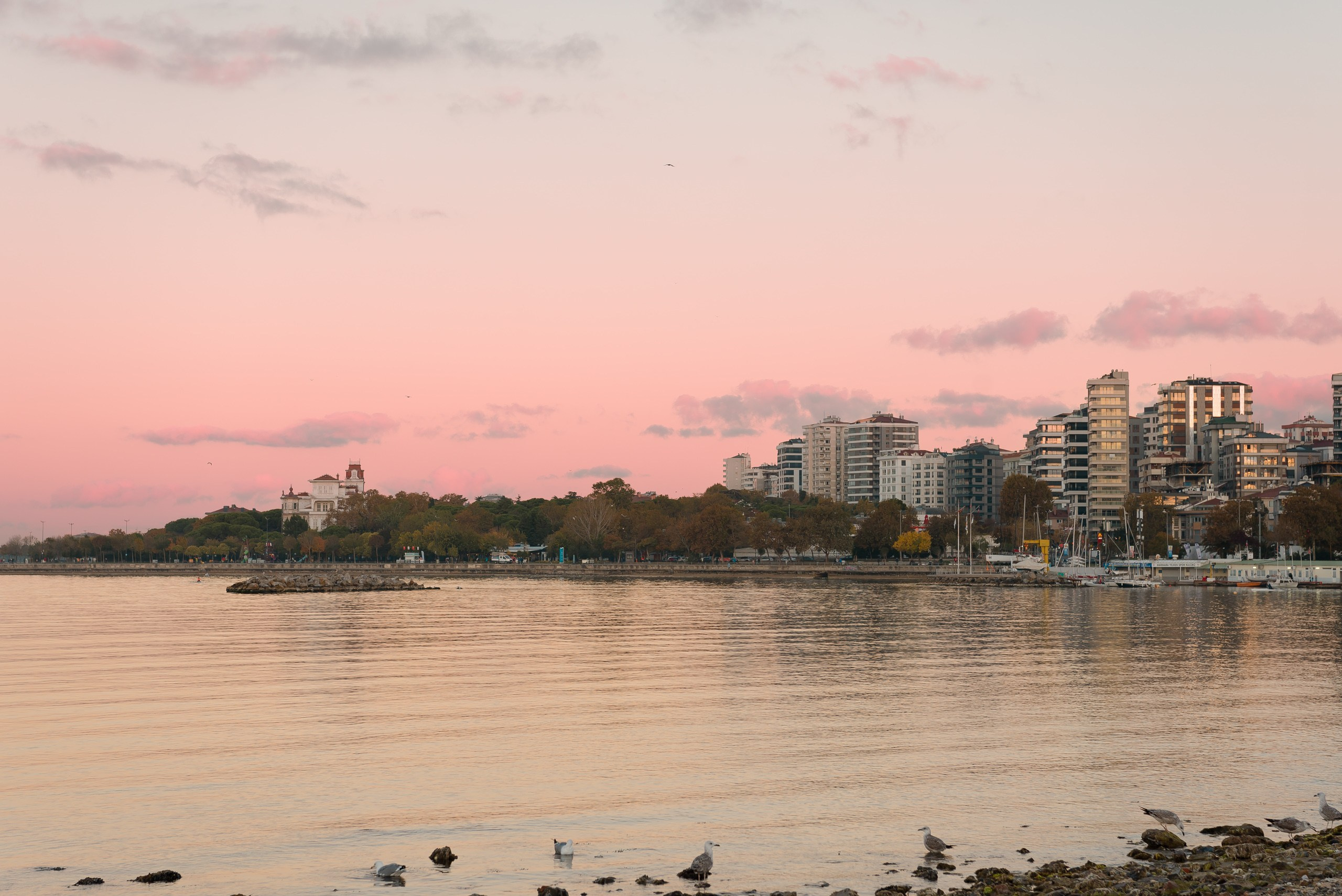 Luxury pregnancy photo shoot in Istanbul. MARIA VALUEVA Photographer in Nice, Cannes, Monaco, France, Europe, Istanbul, Turkey