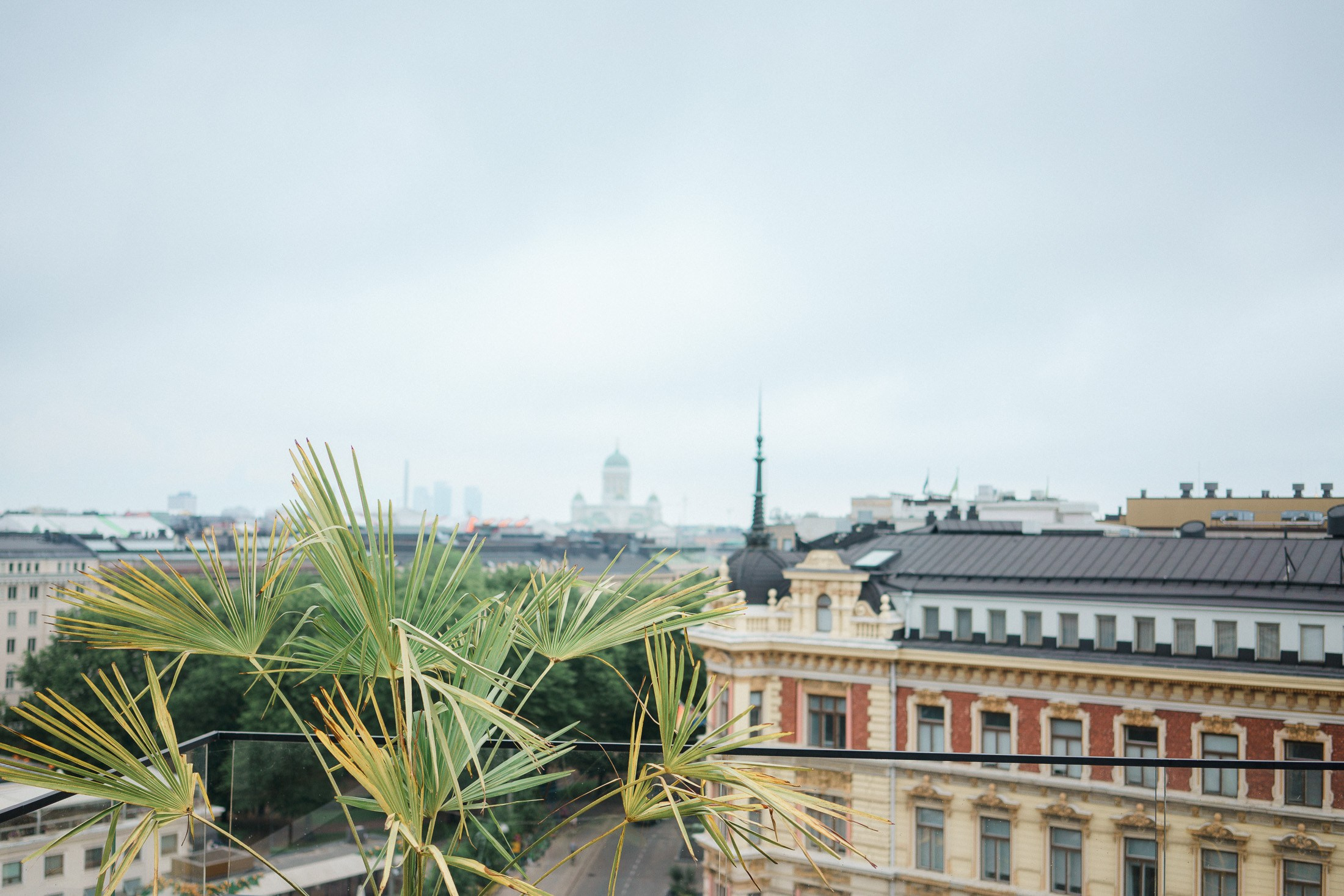 M&P, häävalokuvaus Klaus K, Rake-sali ja Helsingin vanha kirkko