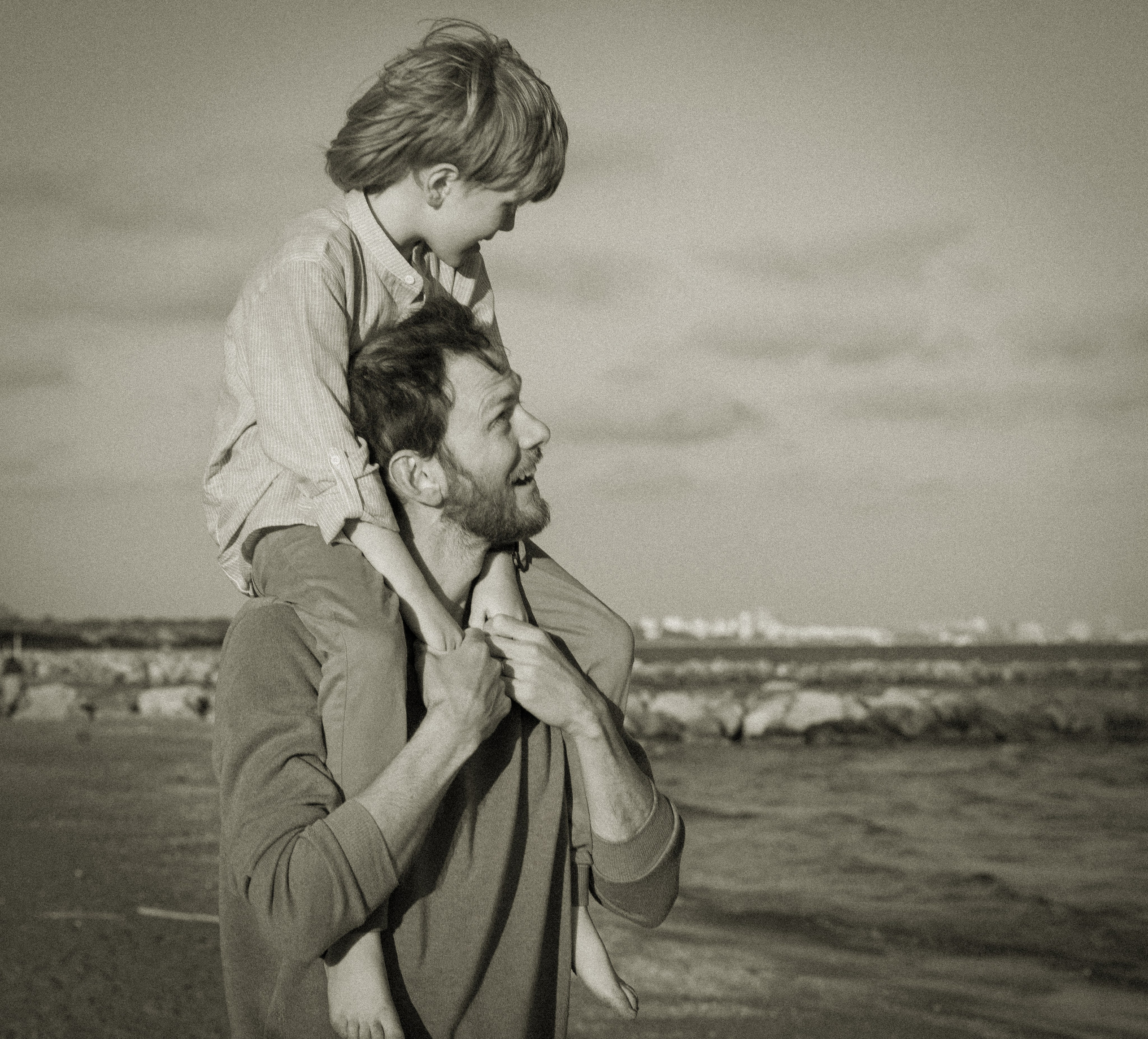 Memories. Histoires d’amour, séances photos de famille et de mariage en France