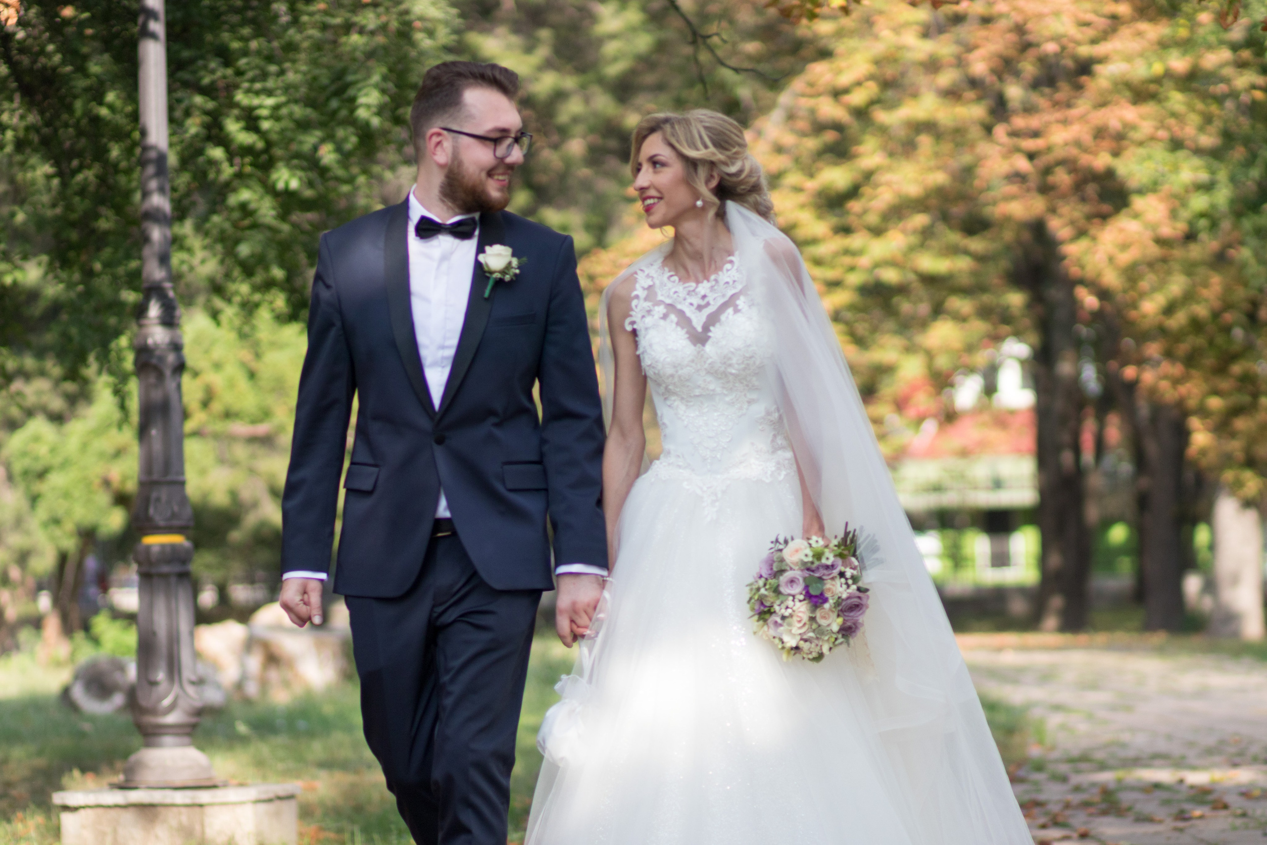 Cununie civila, fotograf cununie civila bucuresti, fotograf stare civila, cununie in parc, fotografii de la cununie, fotograf de nunta cununie Galati, parc Biserica Greaca Galati, fotografii nunta de la starea civila, pozing mireasa, obiceiuri, fotografie profesionala nunta