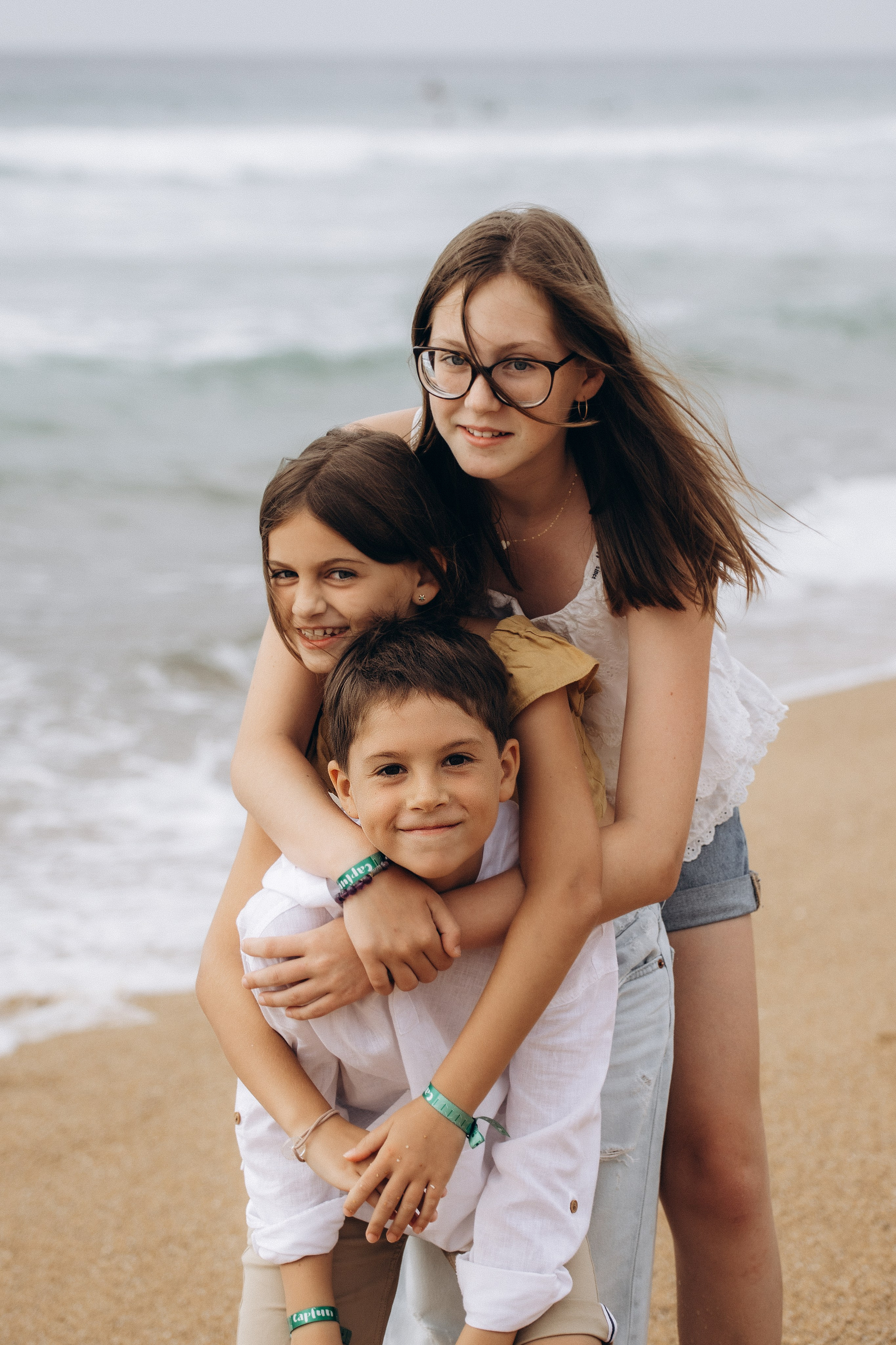 Family photoshoot by the ocean. Labenne Ocean Beach 2024. Eugenie Smirnova — wedding, corporate and lifestyle photographer in Toulouse and Southwest France