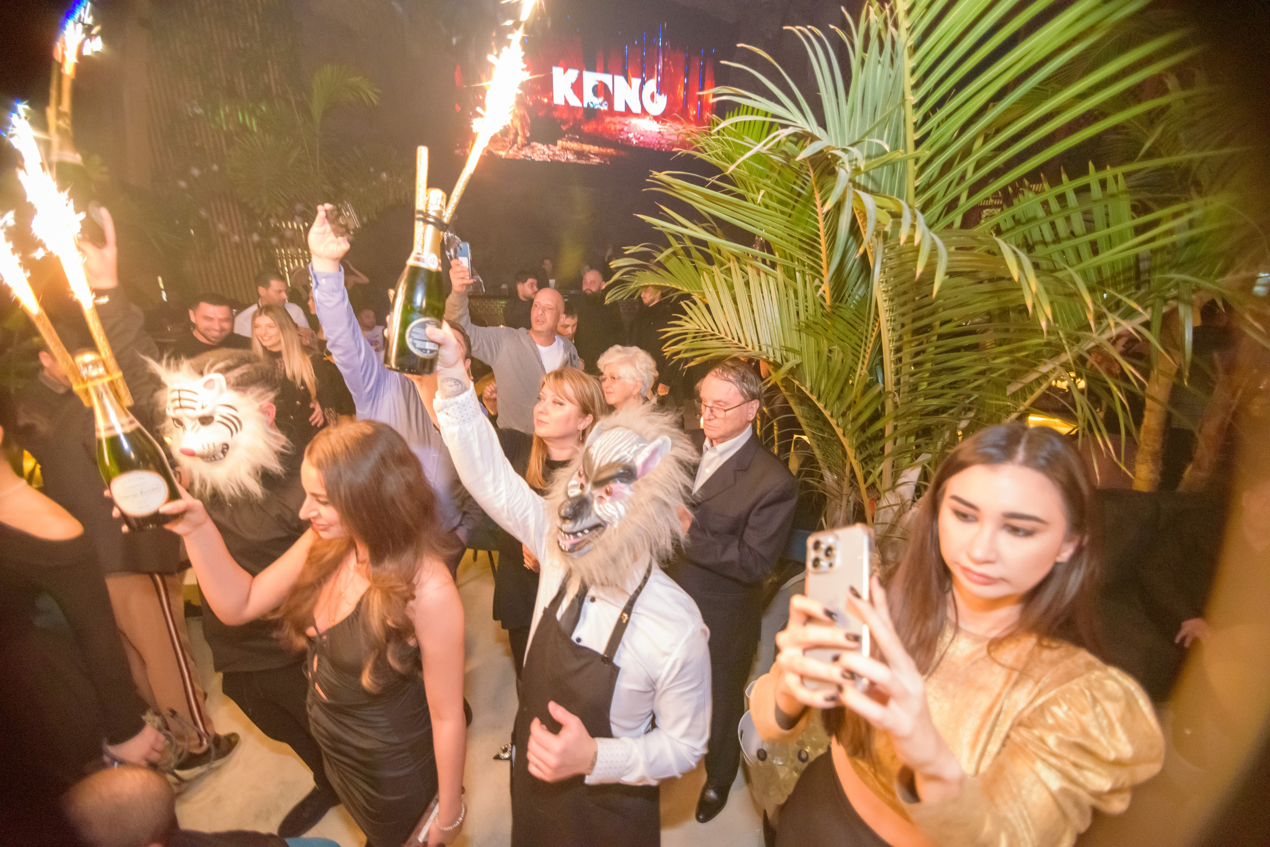 Coming of age photographer, birthday photographer, party photographer, corporate photographer, children's photographer, professional Bucharest photographer, club photographer, private peterceri photographer, bairam photographer, gymnasium photographer, graduation photographer, university graduation, 4th grade graduation, 8th grade graduation a, photos at the end of the school year