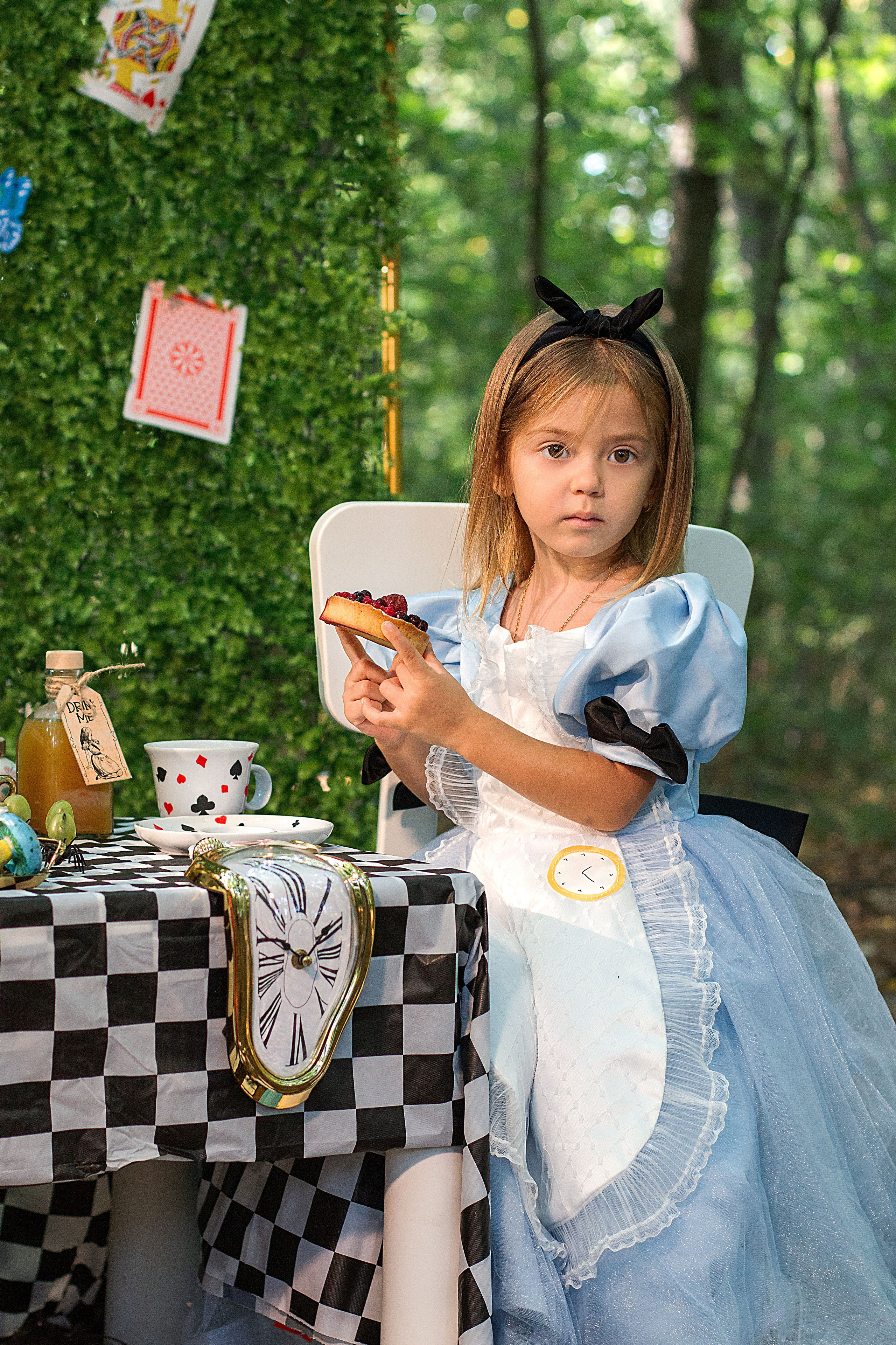 Алиса в стране чудес. Детский и семейный фотограф в г. Бельцы