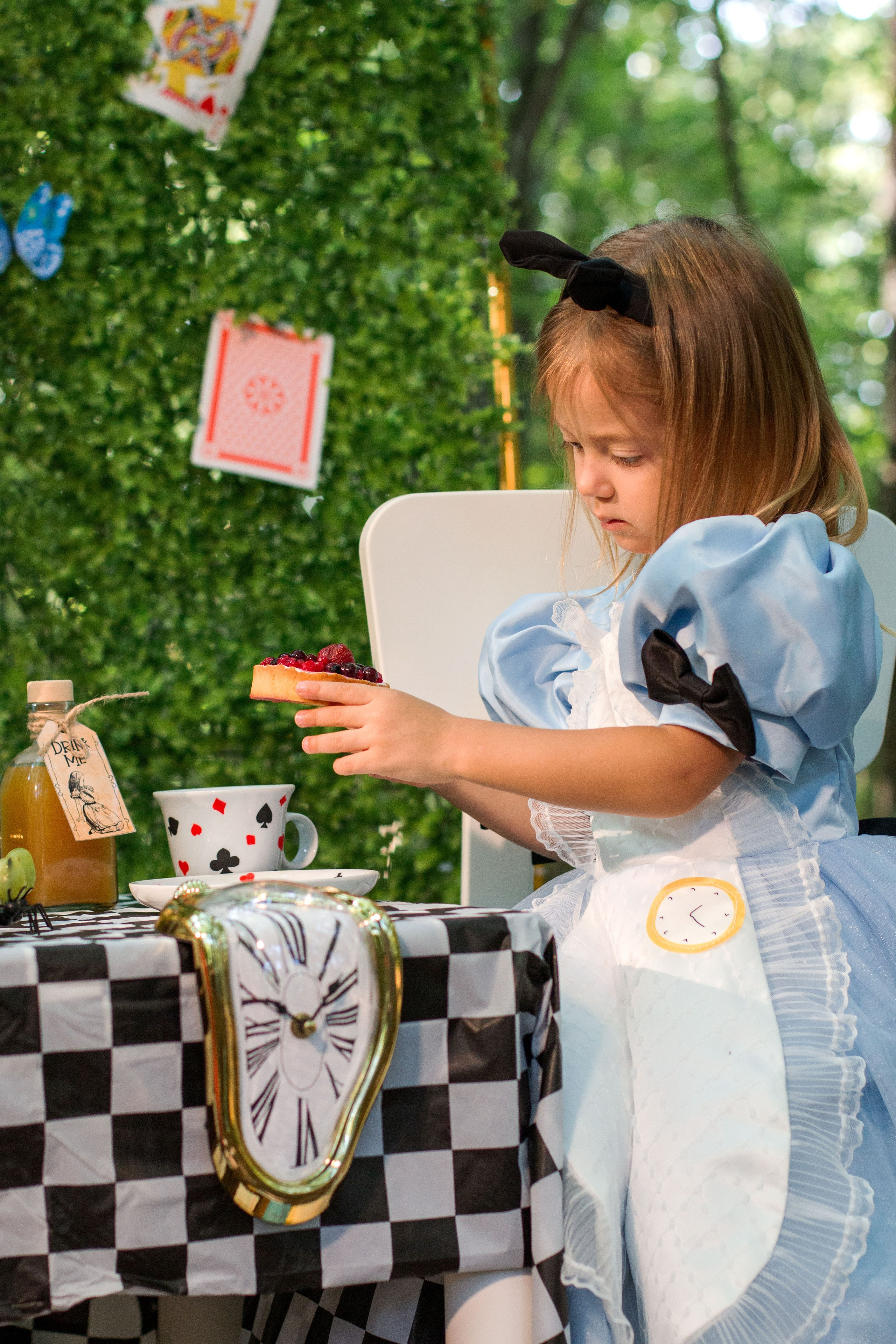 Алиса в стране чудес. Детский и семейный фотограф в г. Бельцы