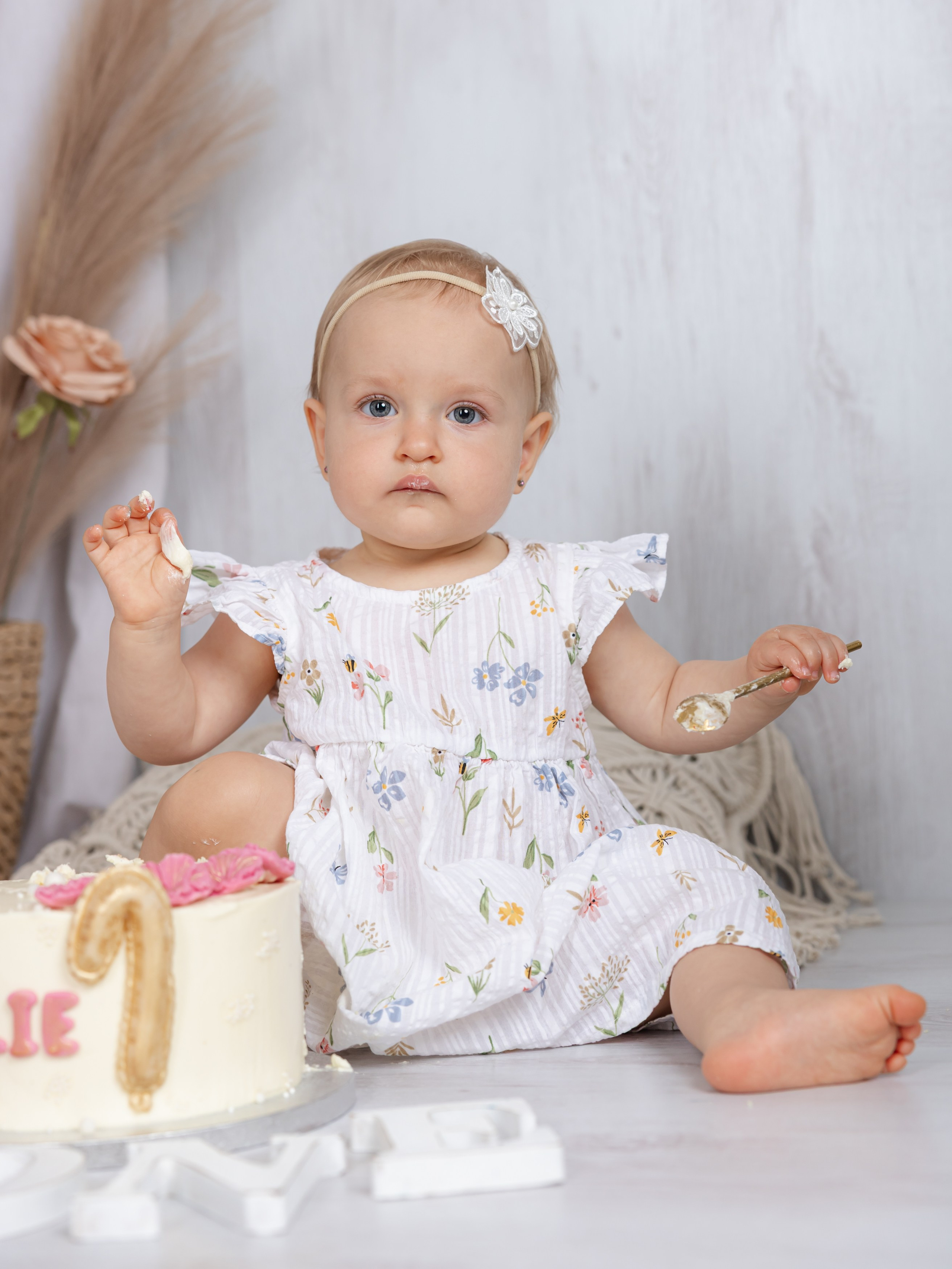 Roční focení se Smash Cake v Písku. Dort, balónky a radostné chvíle v našem útulném ateliéru