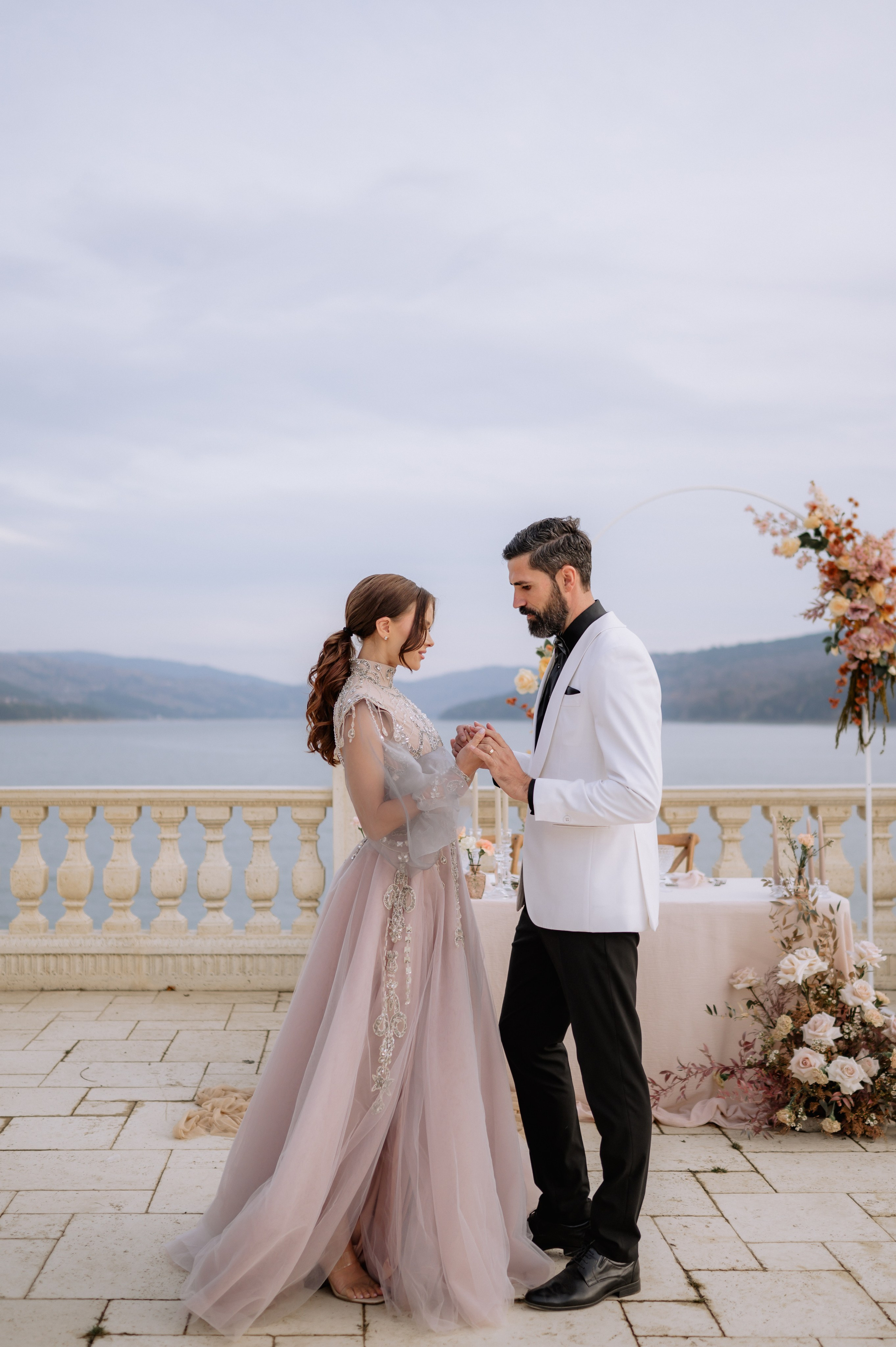 Sedinta foto nunta la Gradinile Romane , Neamt. Proud Vision Weddings | Wedding Photography & Film — Servicii profesionale Foto Video Nunta Iasi