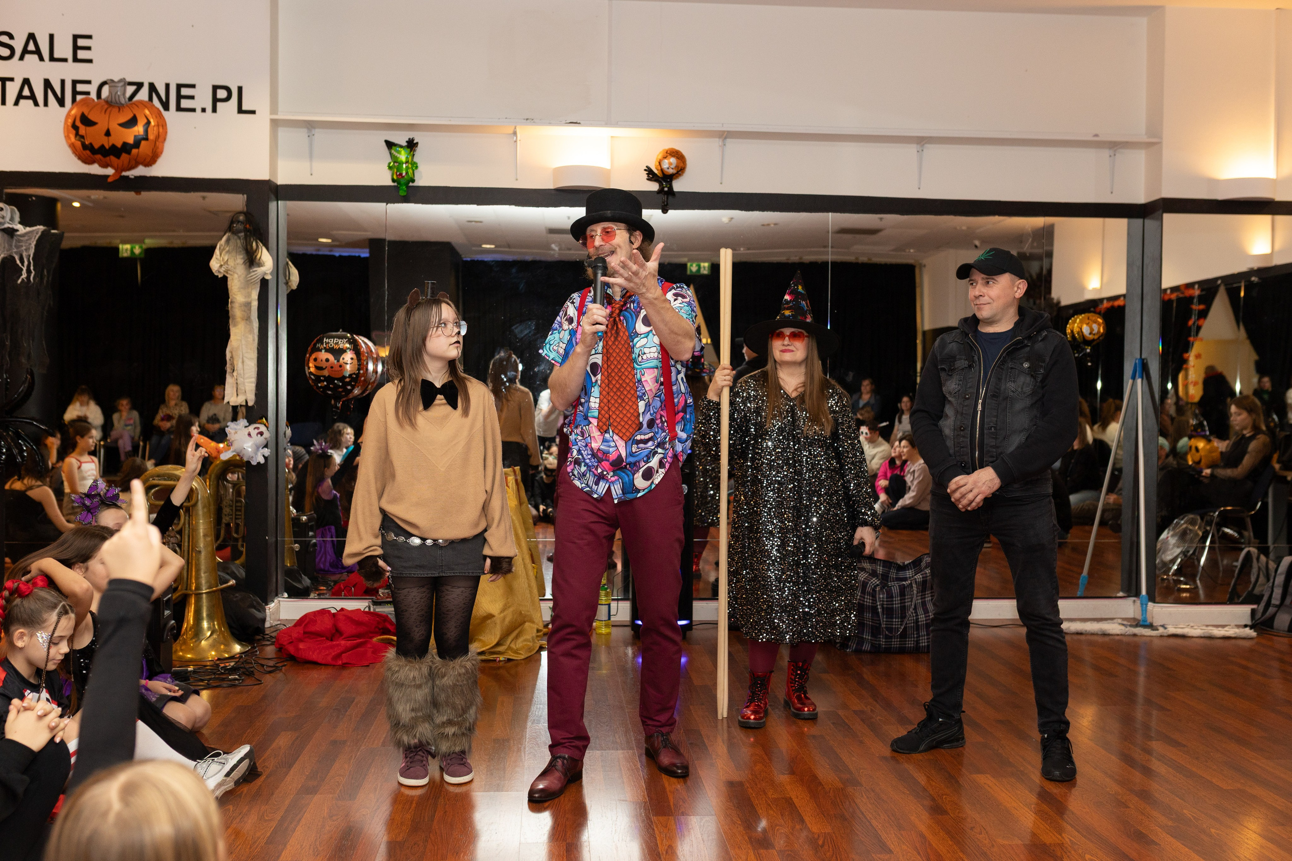 Leo dance studio Helloween 2025. Семейный и детский фотограф в Варшаве Мила Бобровская