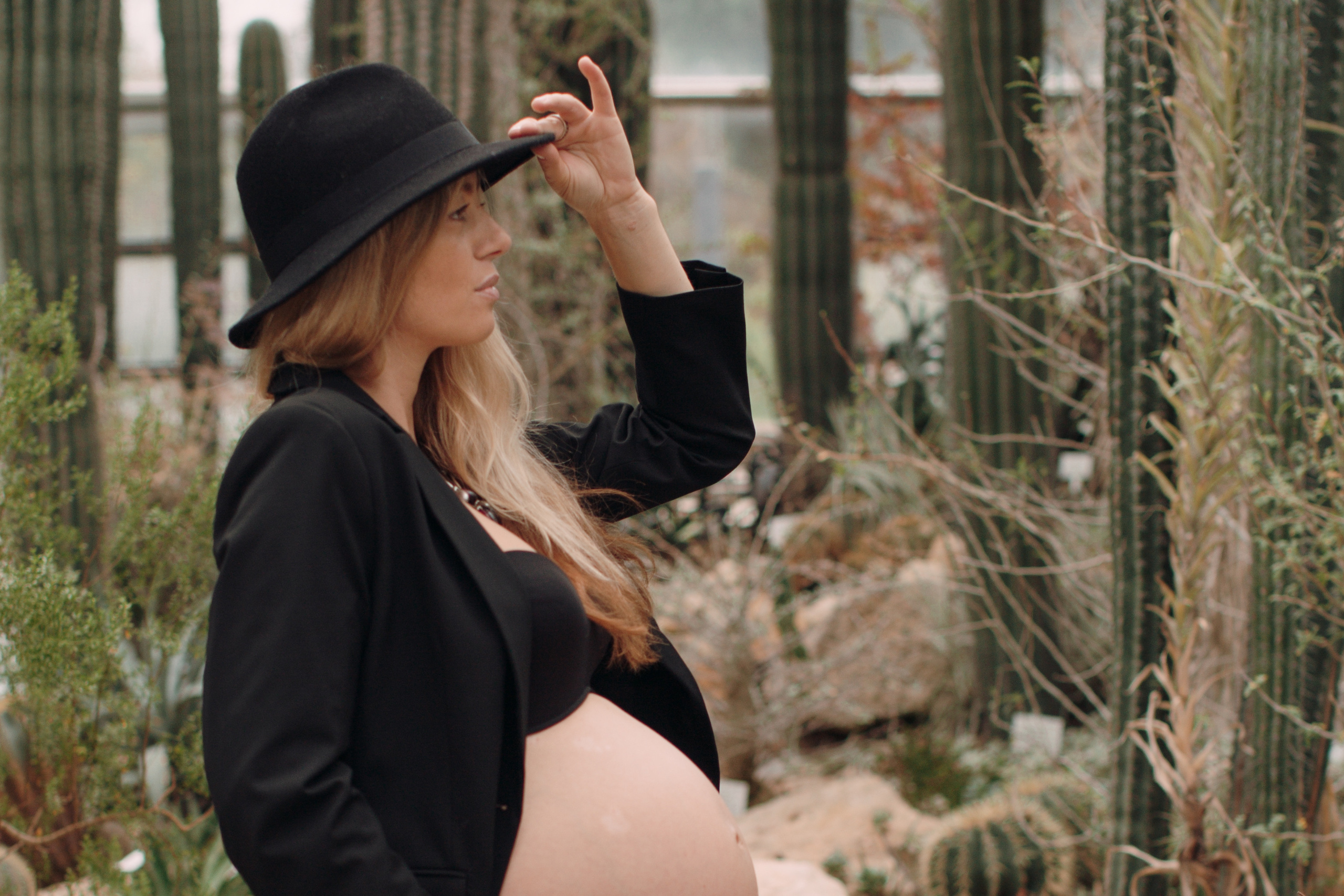 Albina im Garten. Familien- und Hochzeitsfotografin in Frankfurt am Main Alina Braun