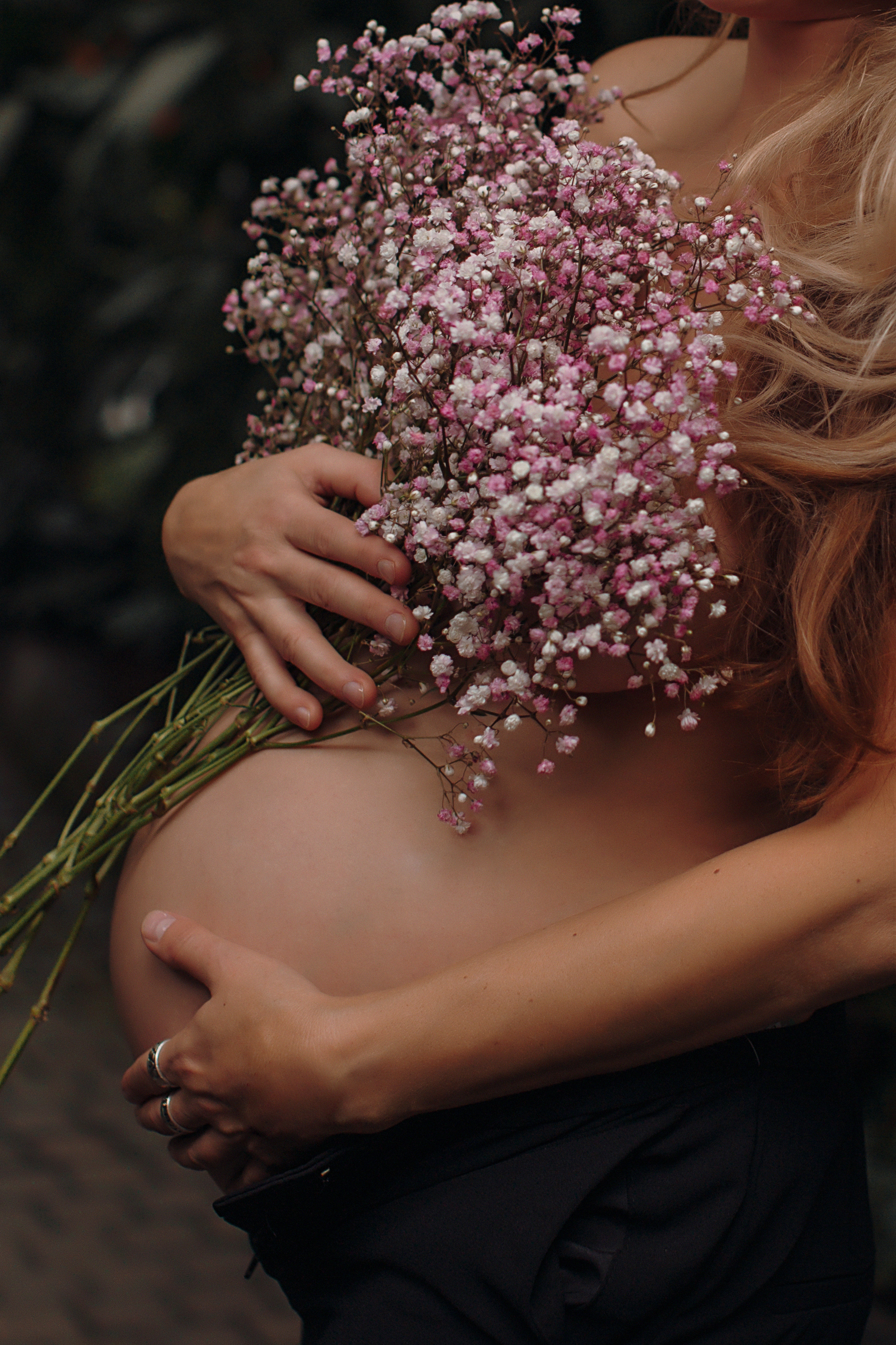 Albina im Garten. Familien- und Hochzeitsfotografin in Frankfurt am Main Alina Braun