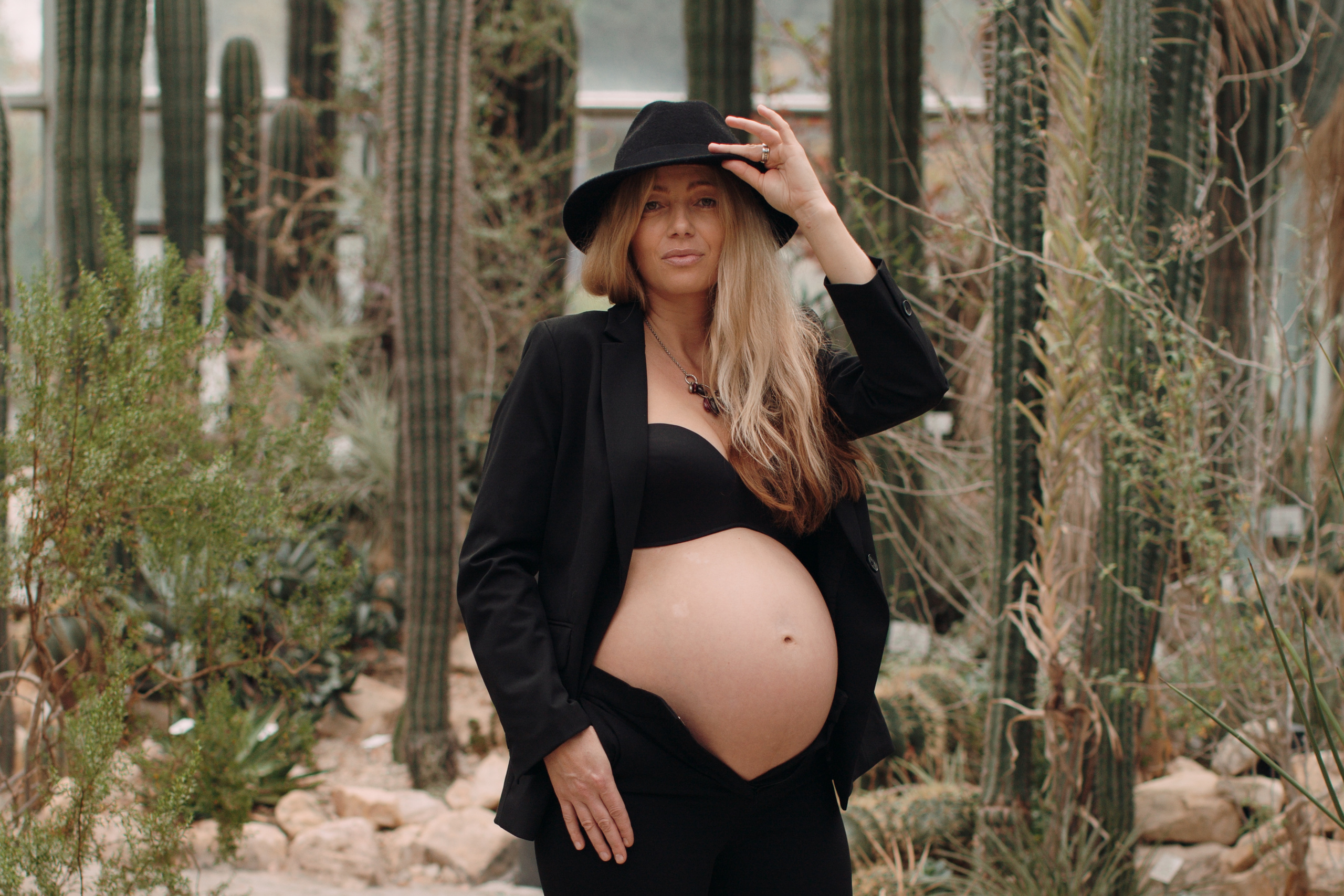 Albina im Garten. Familien- und Hochzeitsfotografin in Frankfurt am Main Alina Braun