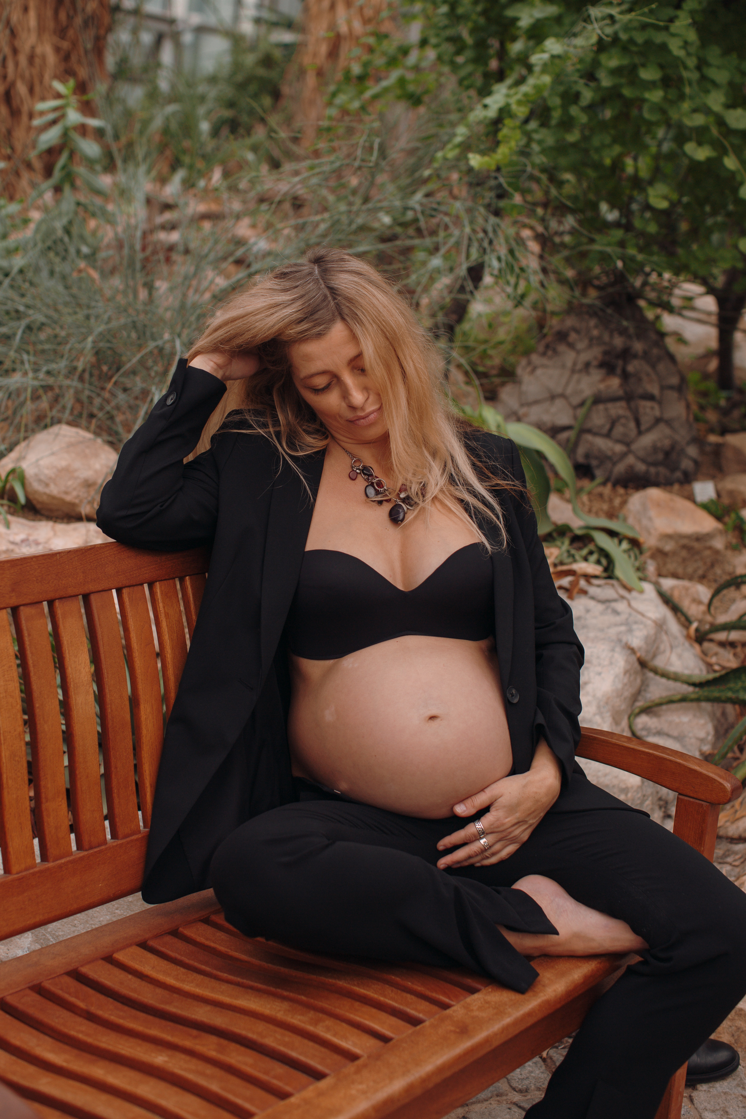 Albina im Garten. Familien- und Hochzeitsfotografin in Frankfurt am Main Alina Braun