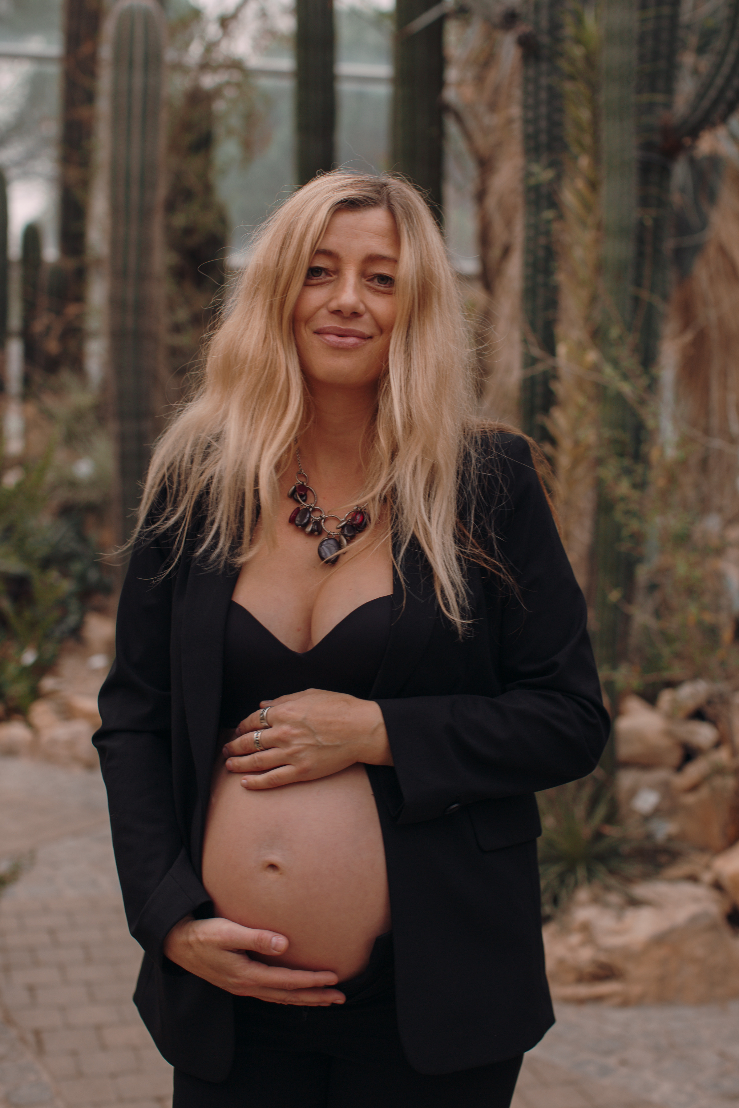 Albina im Garten. Familien- und Hochzeitsfotografin in Frankfurt am Main Alina Braun