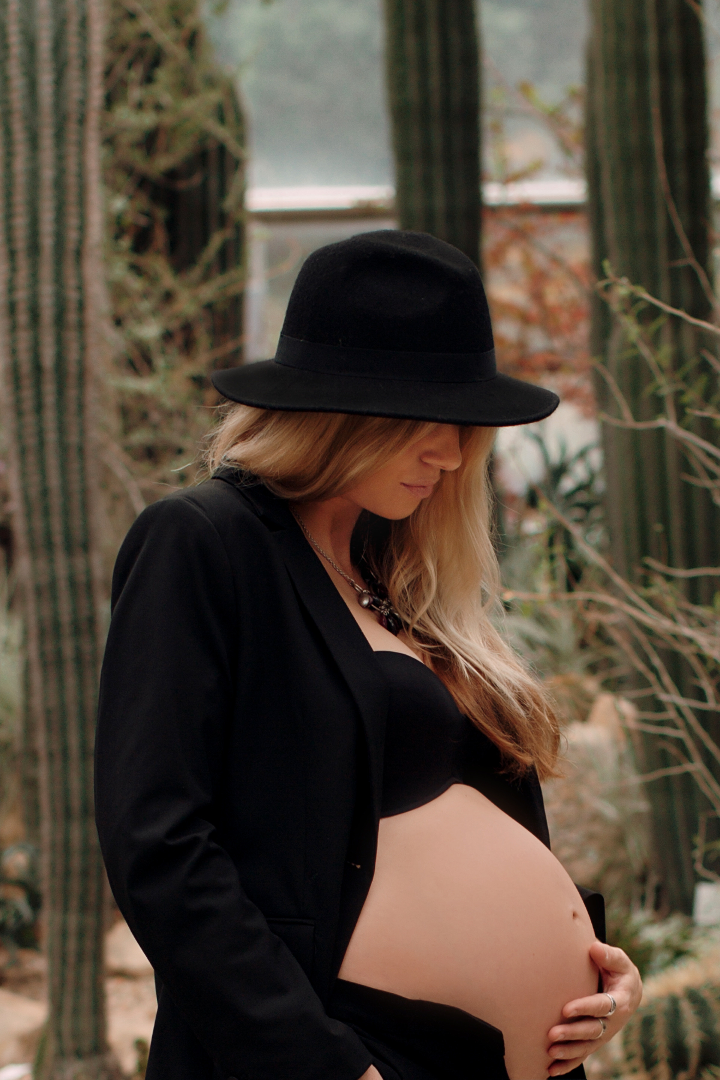 Albina im Garten. Familien- und Hochzeitsfotografin in Frankfurt am Main Alina Braun