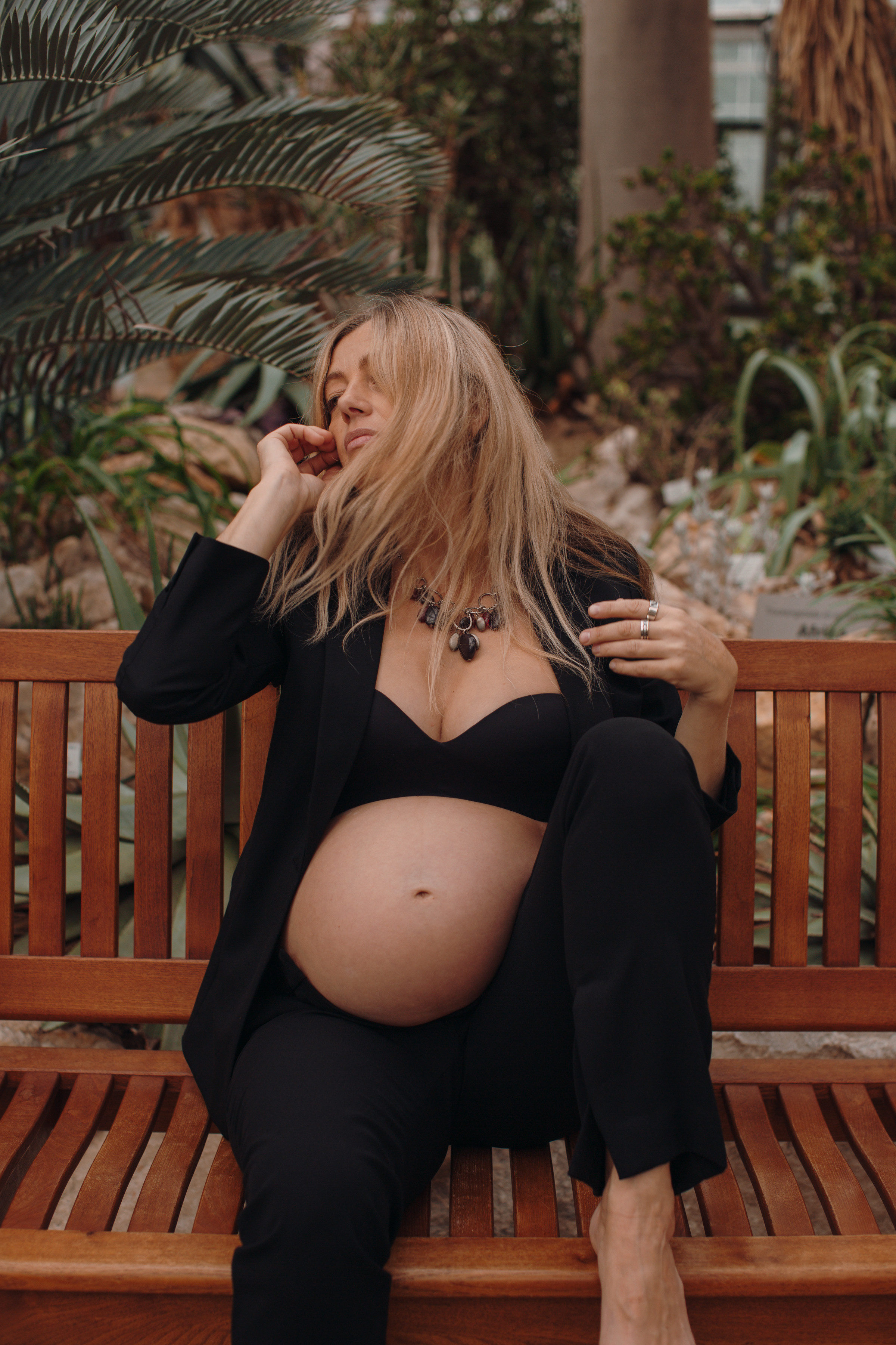 Albina im Garten. Familien- und Hochzeitsfotografin in Frankfurt am Main Alina Braun