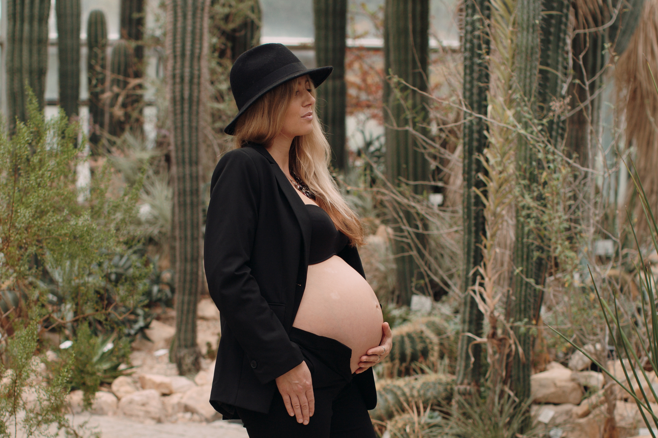 Albina im Garten. Familien- und Hochzeitsfotografin in Frankfurt am Main Alina Braun