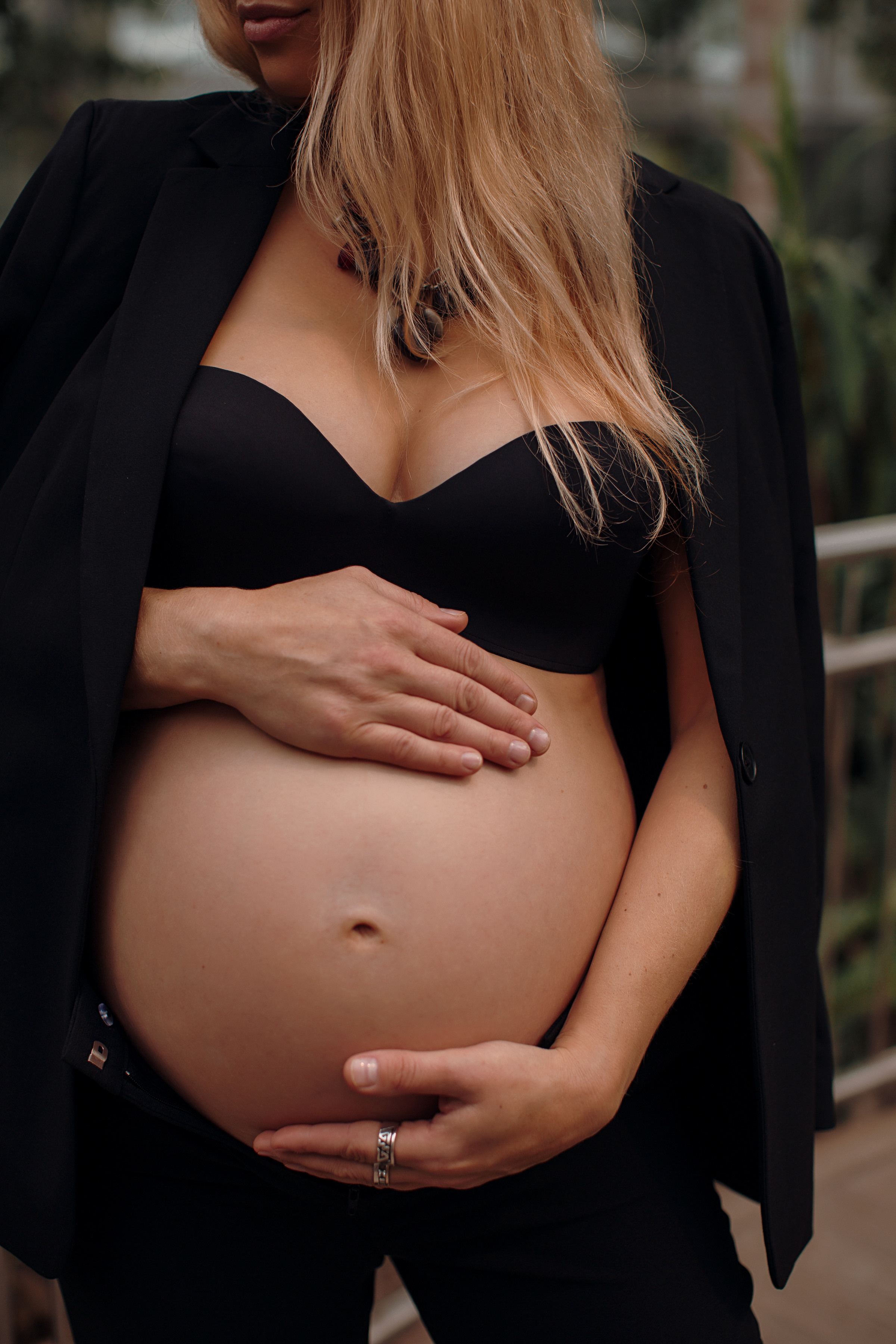 Albina im Garten. Familien- und Hochzeitsfotografin in Frankfurt am Main Alina Braun