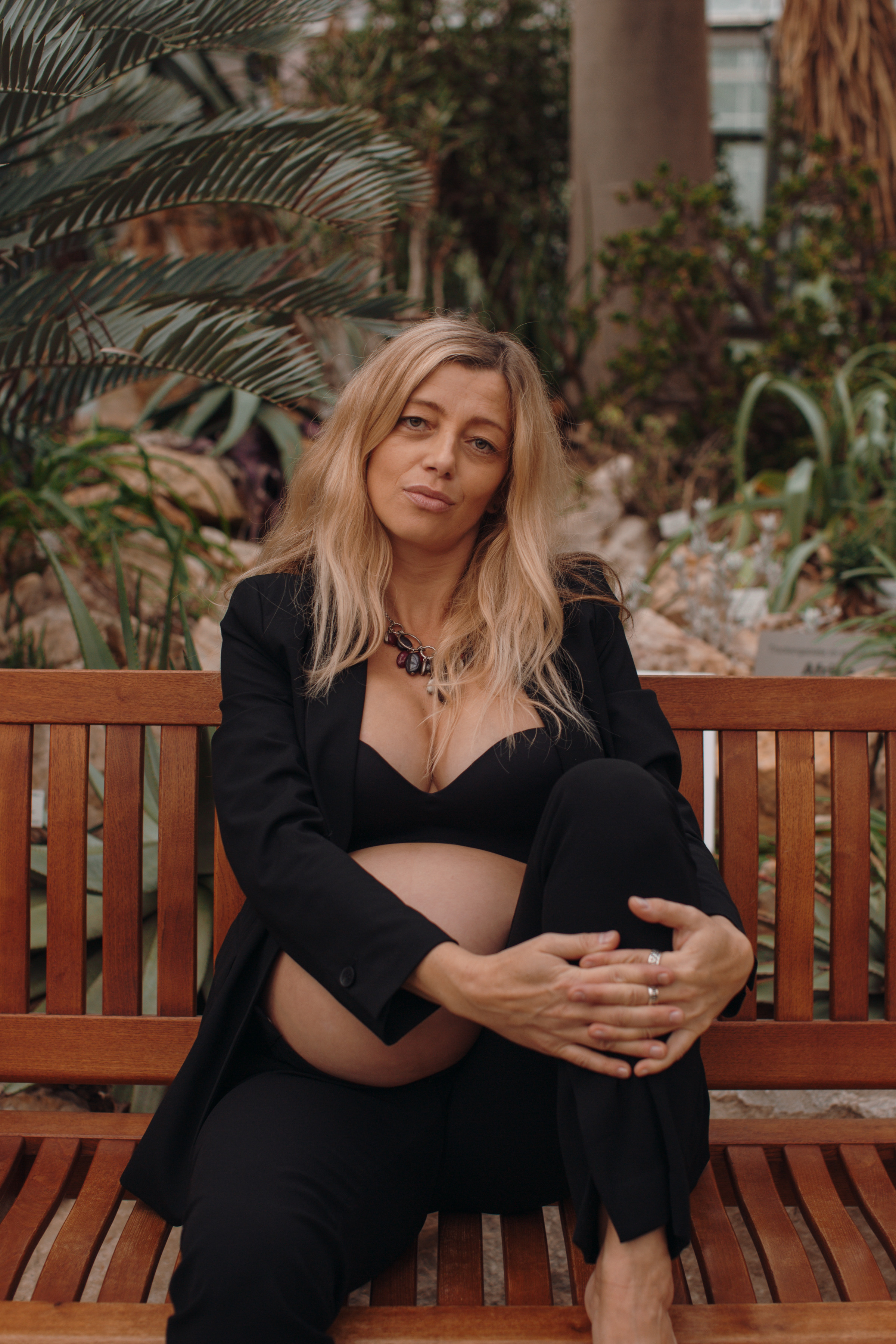 Albina im Garten. Familien- und Hochzeitsfotografin in Frankfurt am Main Alina Braun