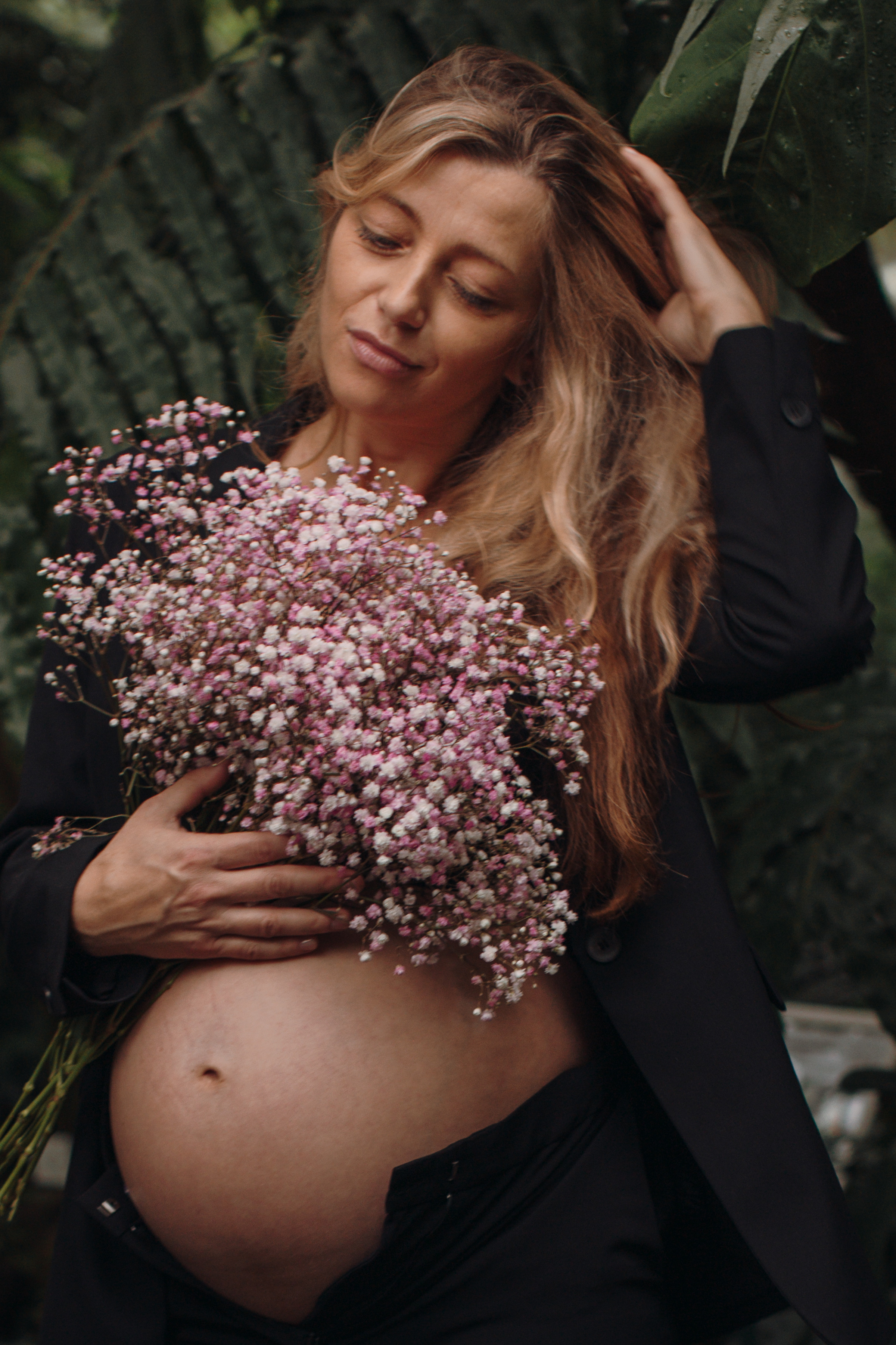 Albina im Garten. Familien- und Hochzeitsfotografin in Frankfurt am Main Alina Braun