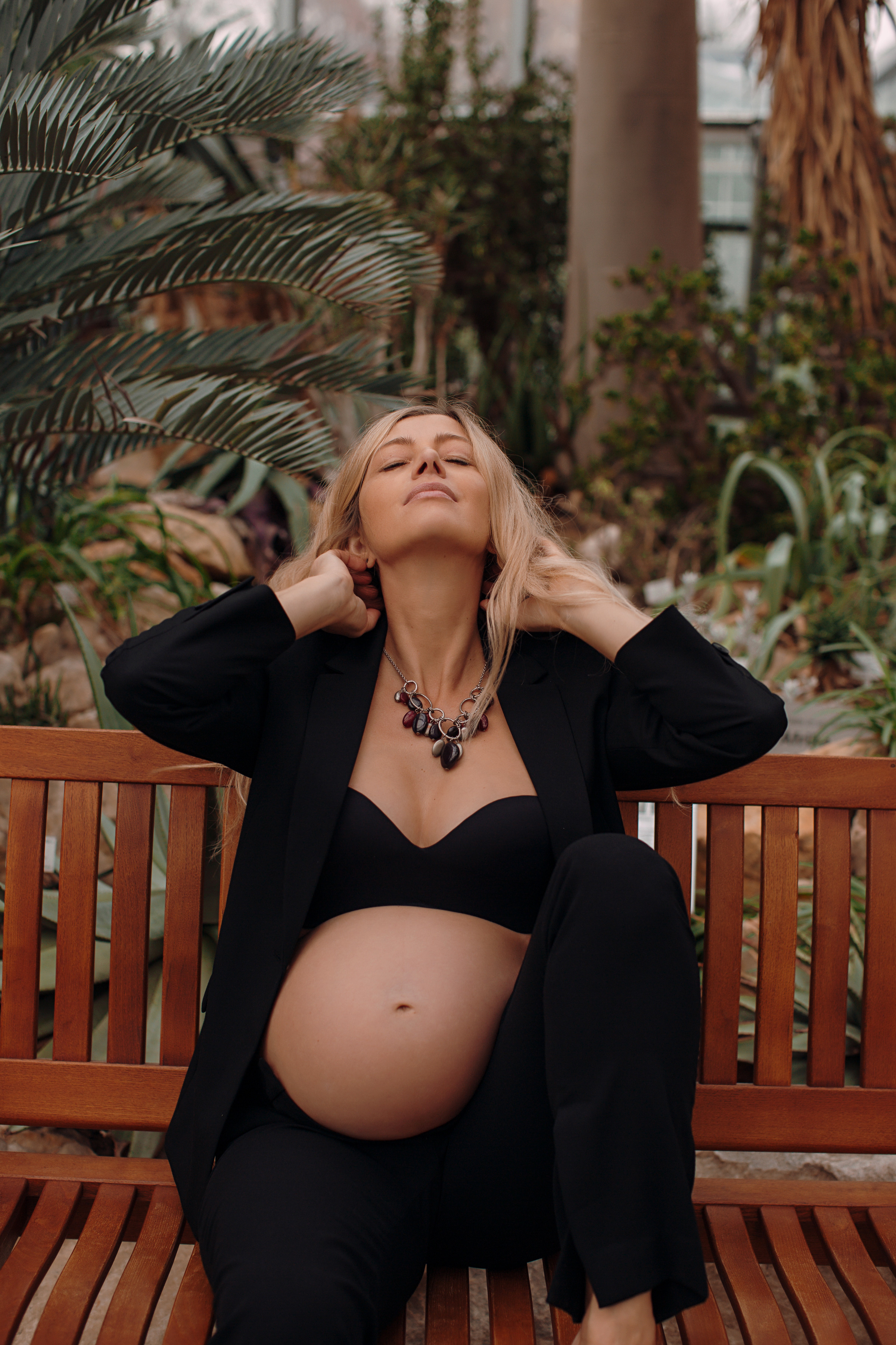 Albina im Garten. Familien- und Hochzeitsfotografin in Frankfurt am Main Alina Braun