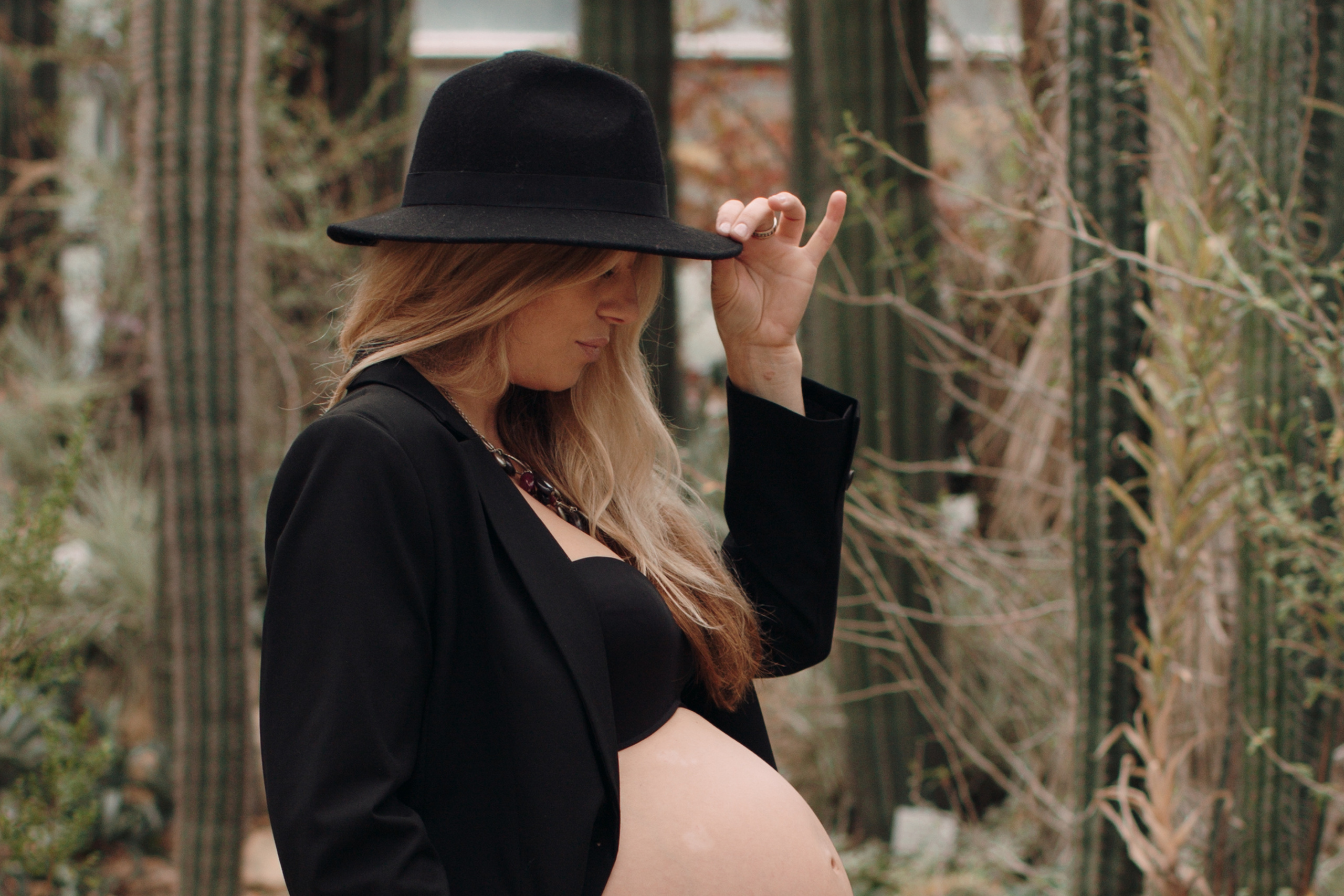 Albina im Garten. Familien- und Hochzeitsfotografin in Frankfurt am Main Alina Braun